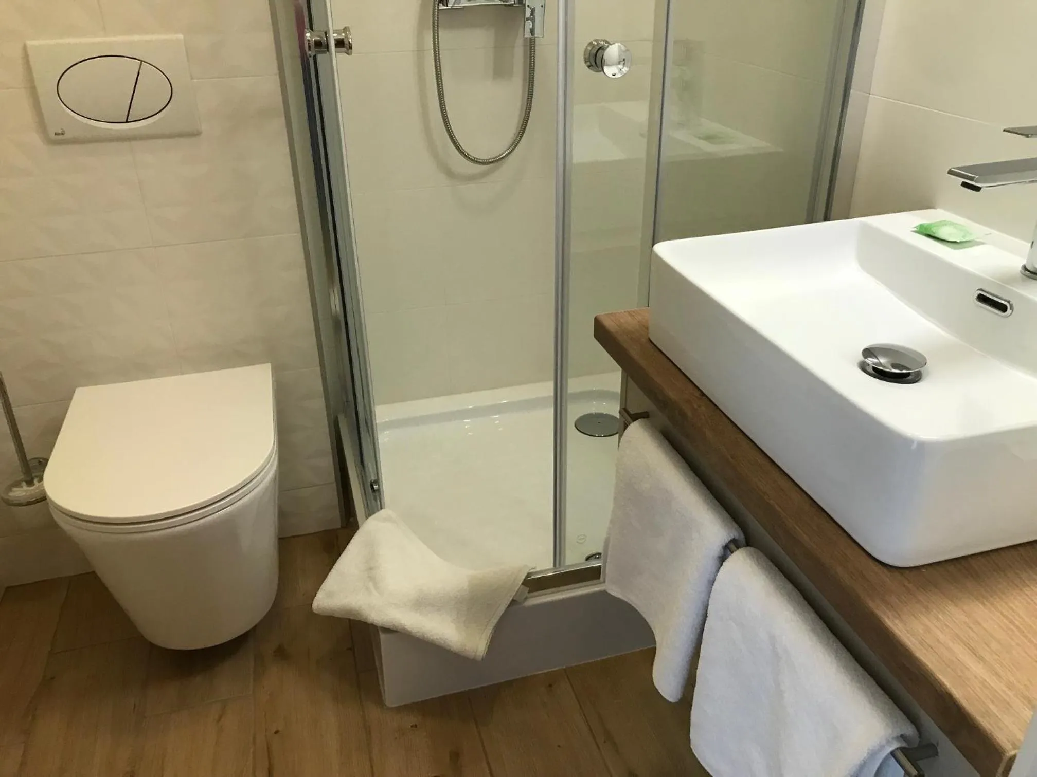 Bathroom in Zsanett Hotel