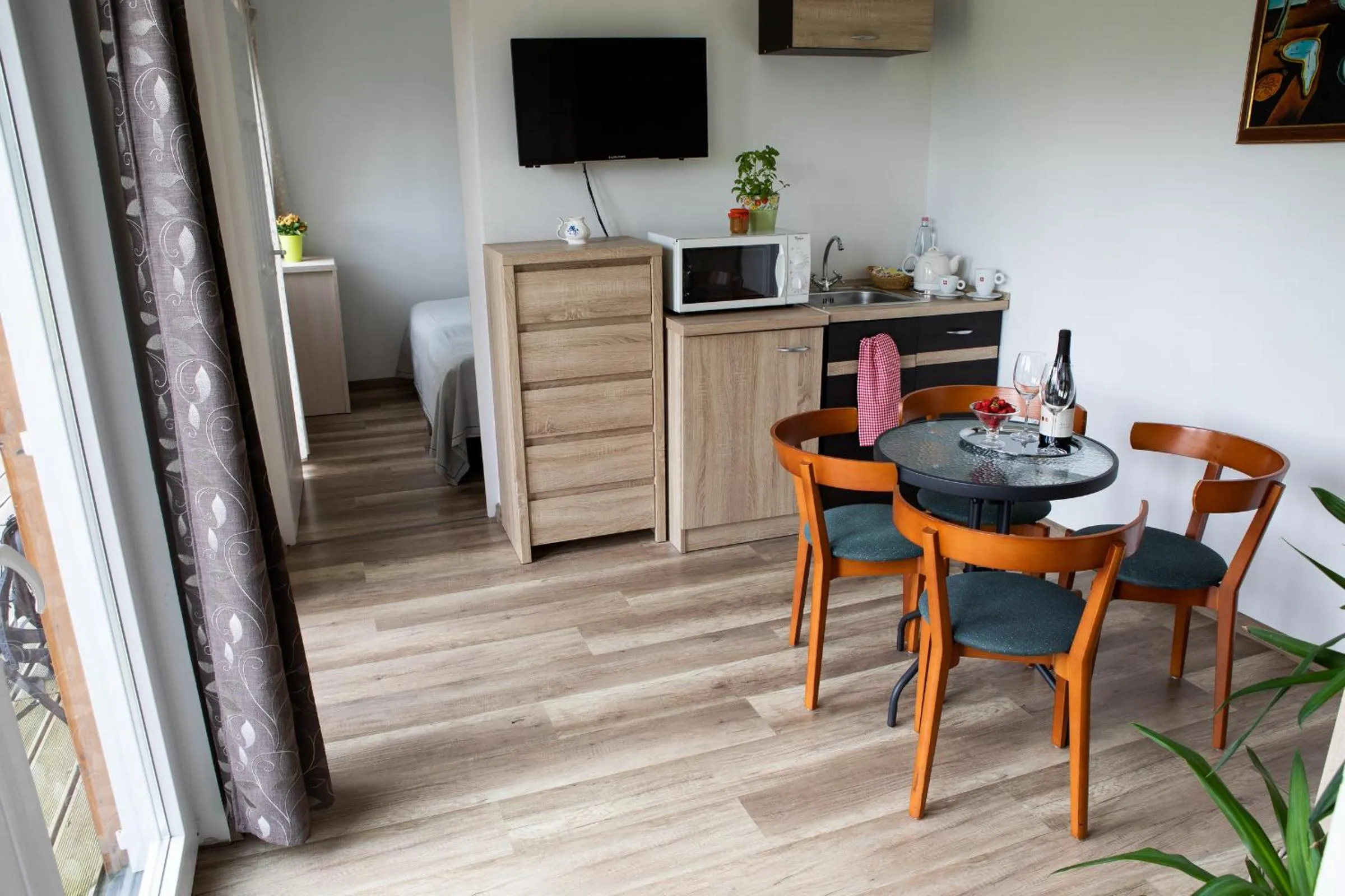 TV and multimedia in Zsanett Hotel