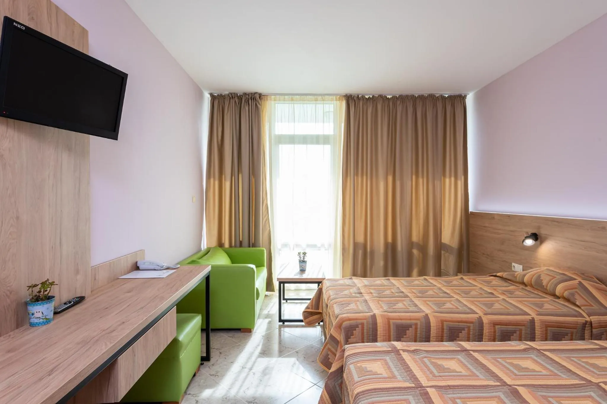 Bed in Ivana Palace Hotel - Free Parking