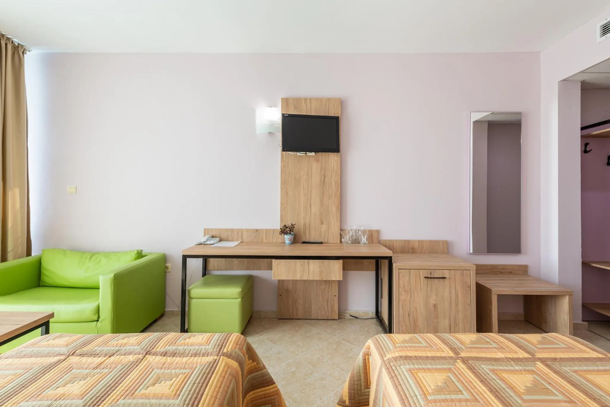 Bed in Ivana Palace Hotel - Free Parking