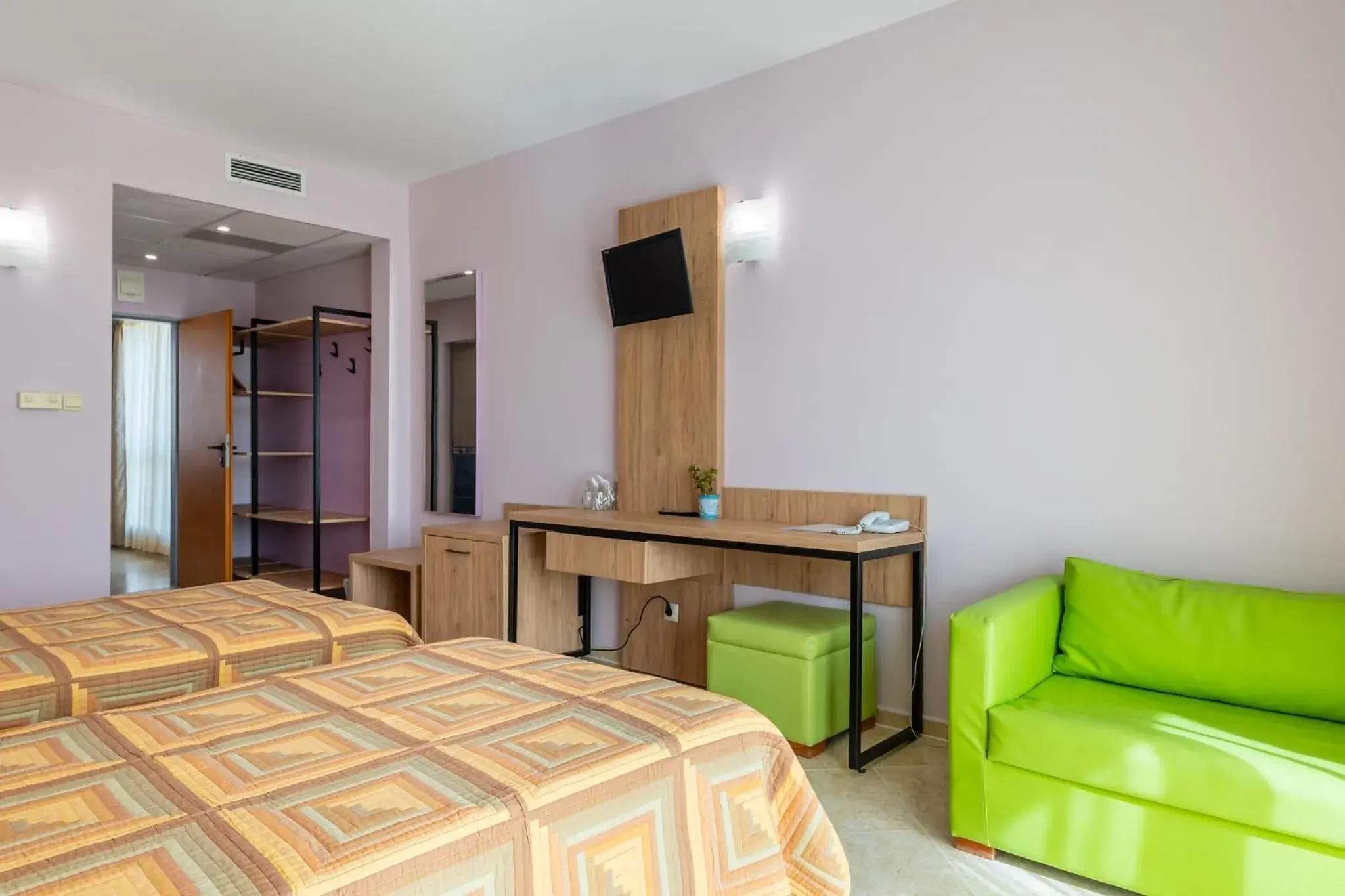 Seating area, Bed in Ivana Palace Hotel - Free Parking Seating area, Bed in Ivana Palace Hotel - Free Parking