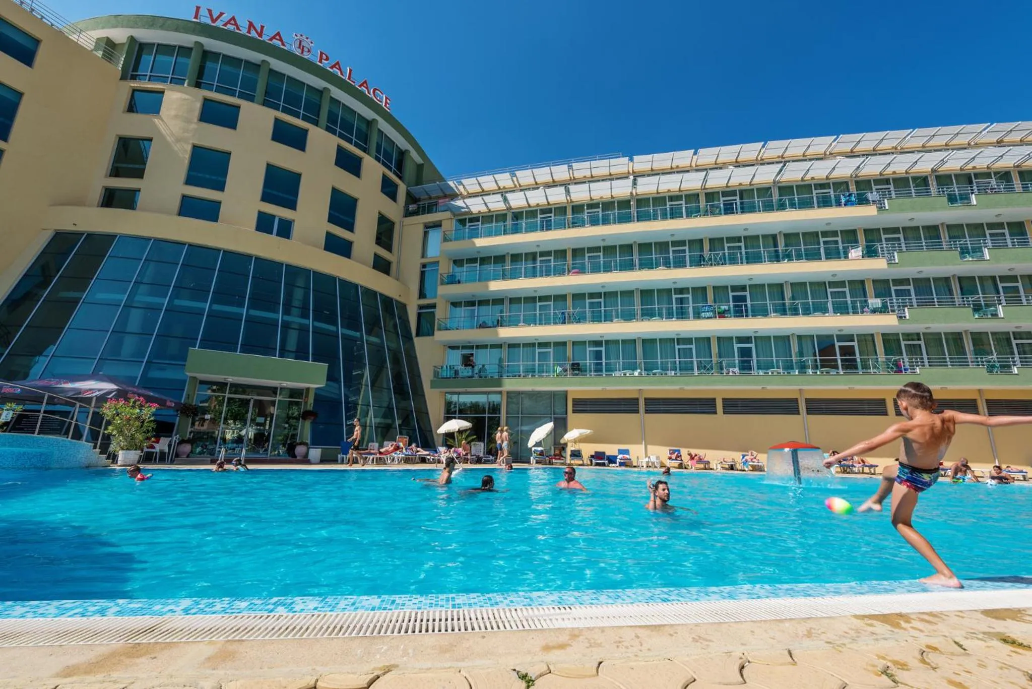 Facade/entrance in Ivana Palace Hotel - Free Parking