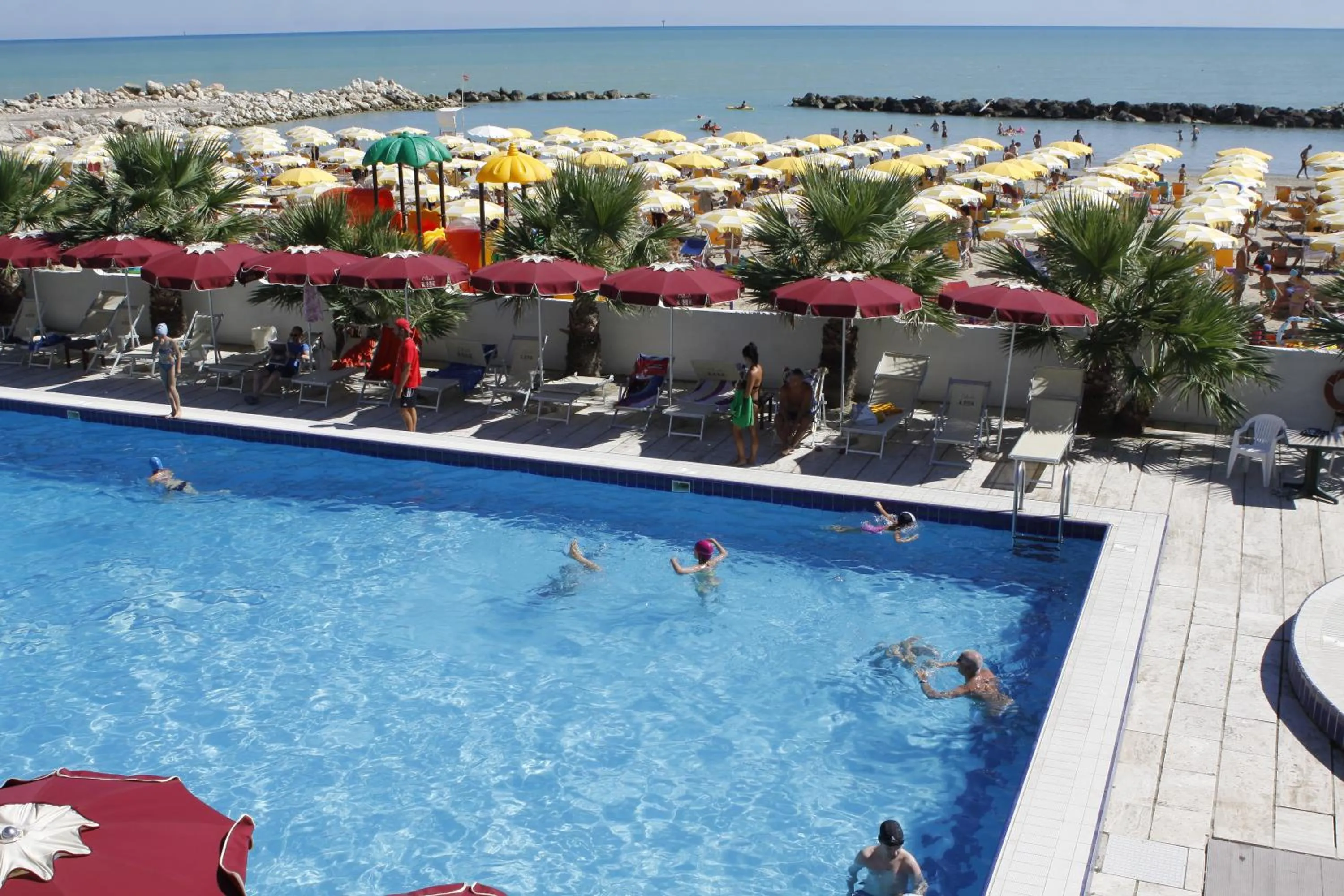 Swimming pool in Club Esse Mediterraneo
