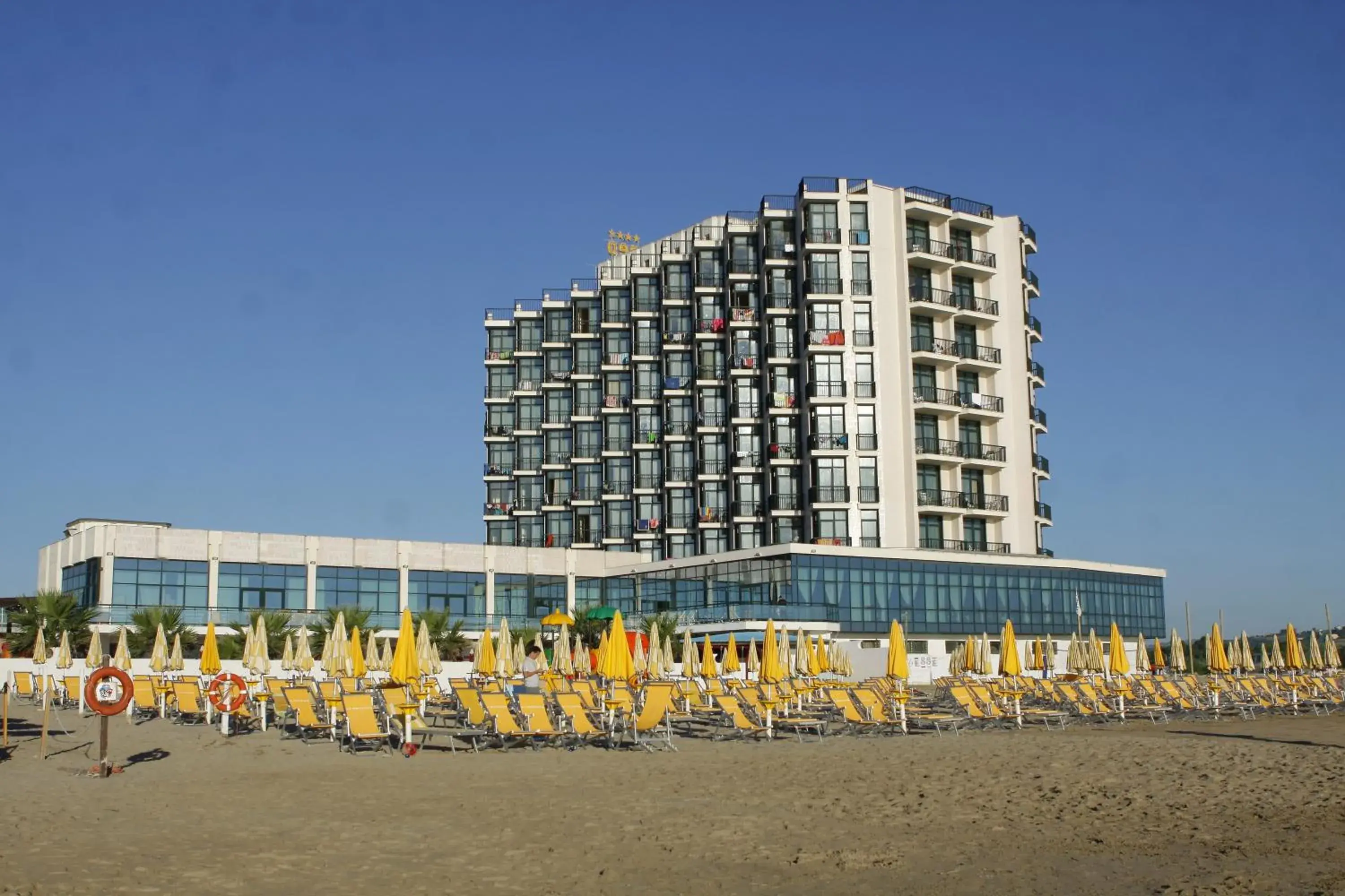Facade/entrance in Hotel Mediterraneo Facade/entrance in Hotel Mediterraneo