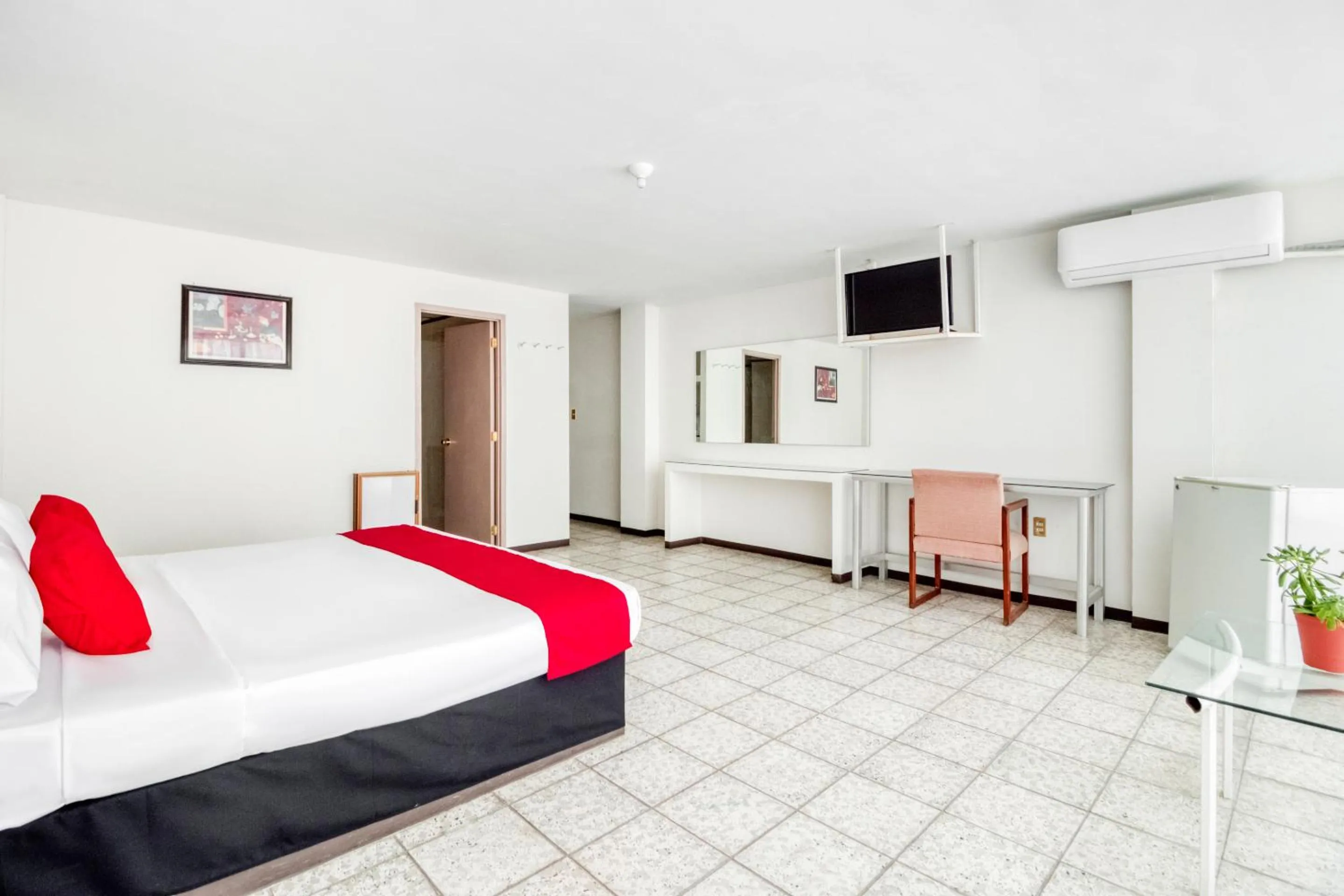 Bedroom in OYO Hotel Del Llanito, Aguascalientes