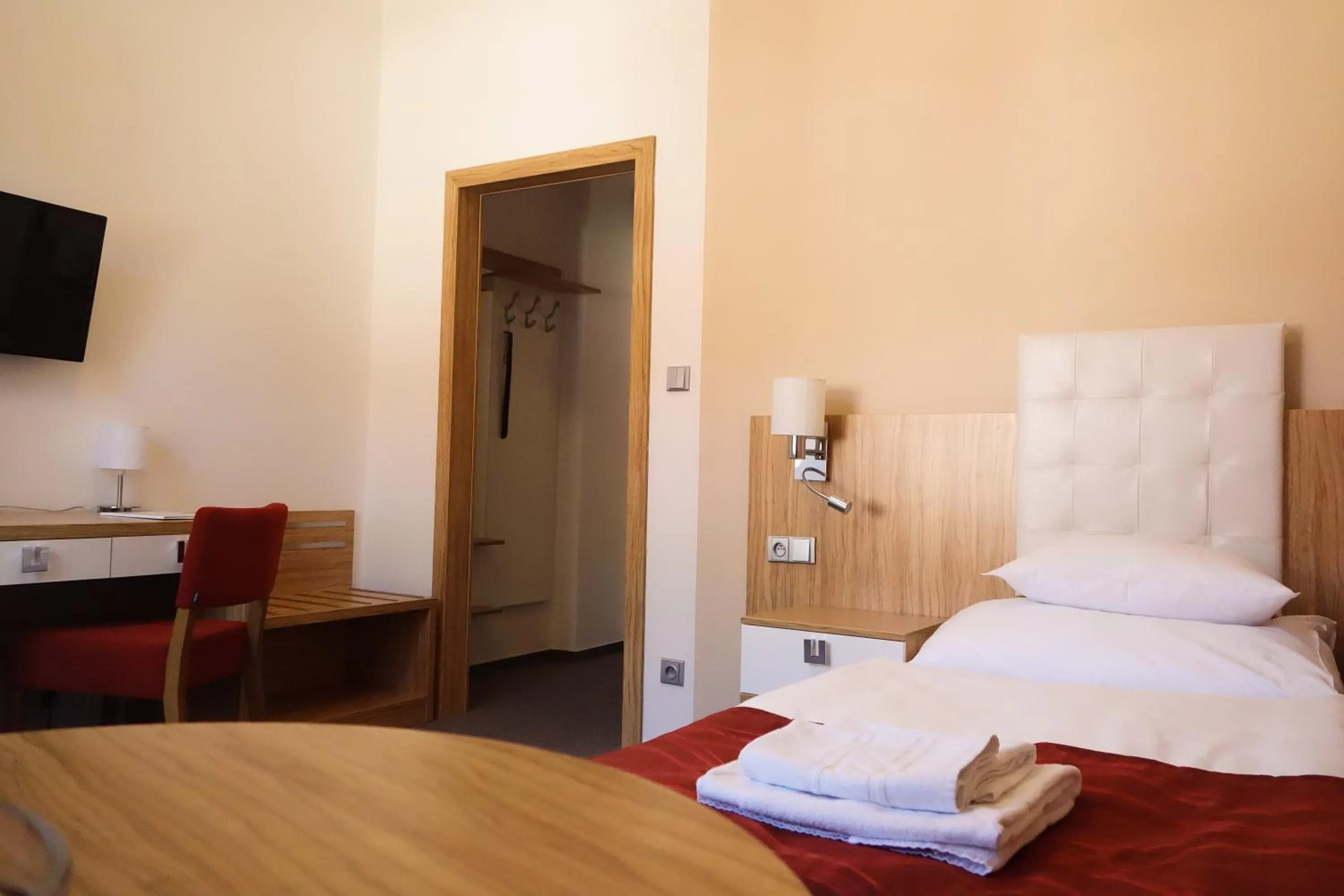 Photo of the whole room, Bed in Hotel Astoria