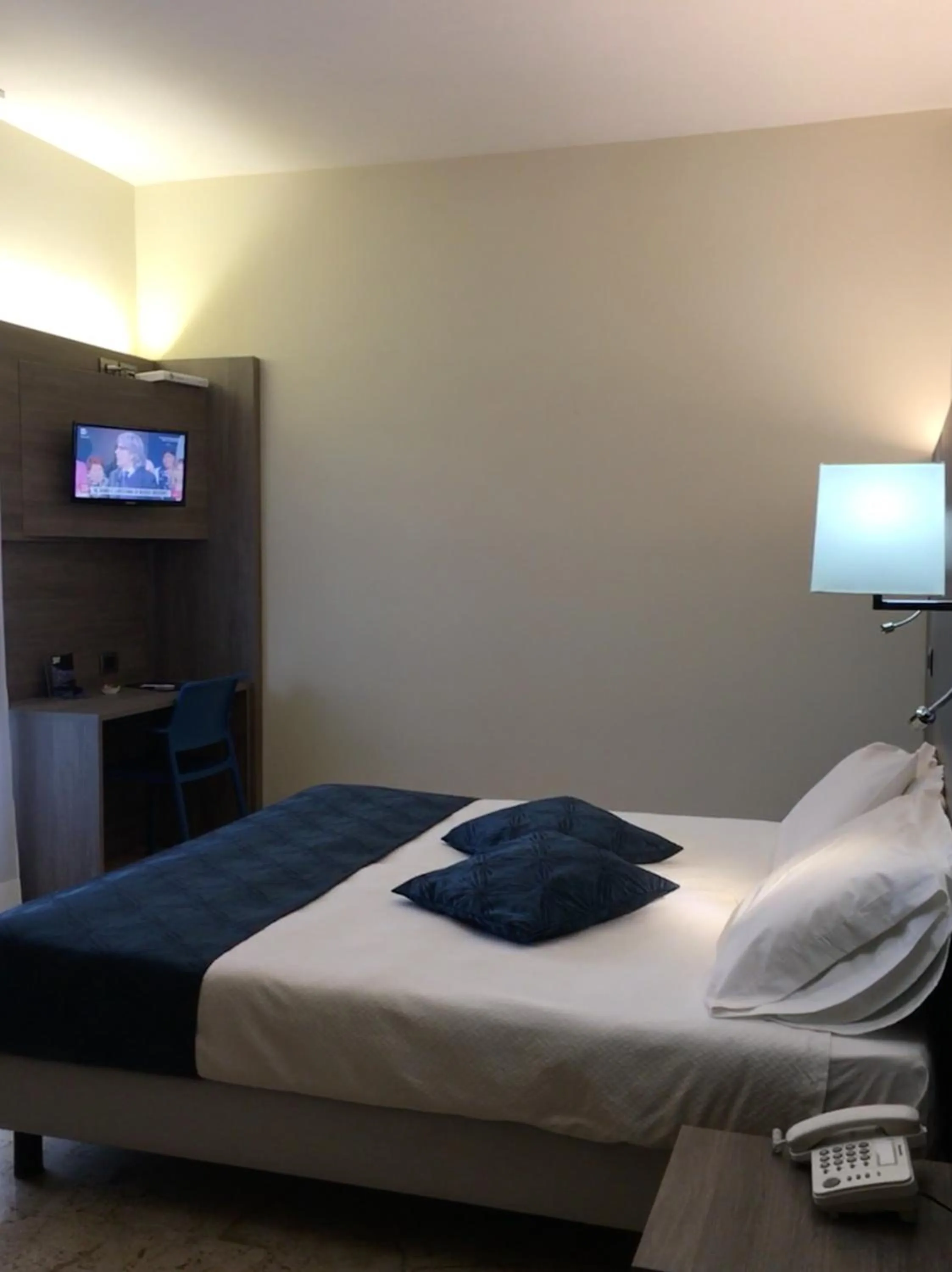 cot, Bed in Hotel Mediterranée