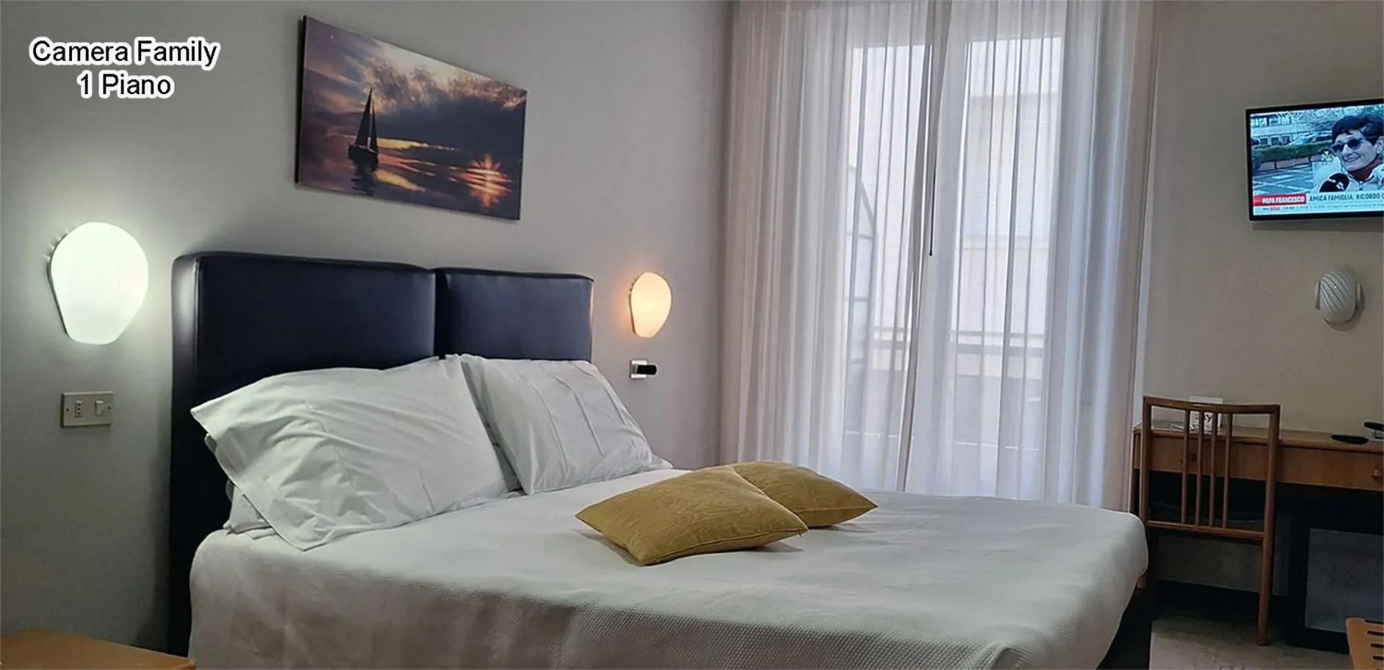 Bedroom, Bed in Hotel Mediterranée