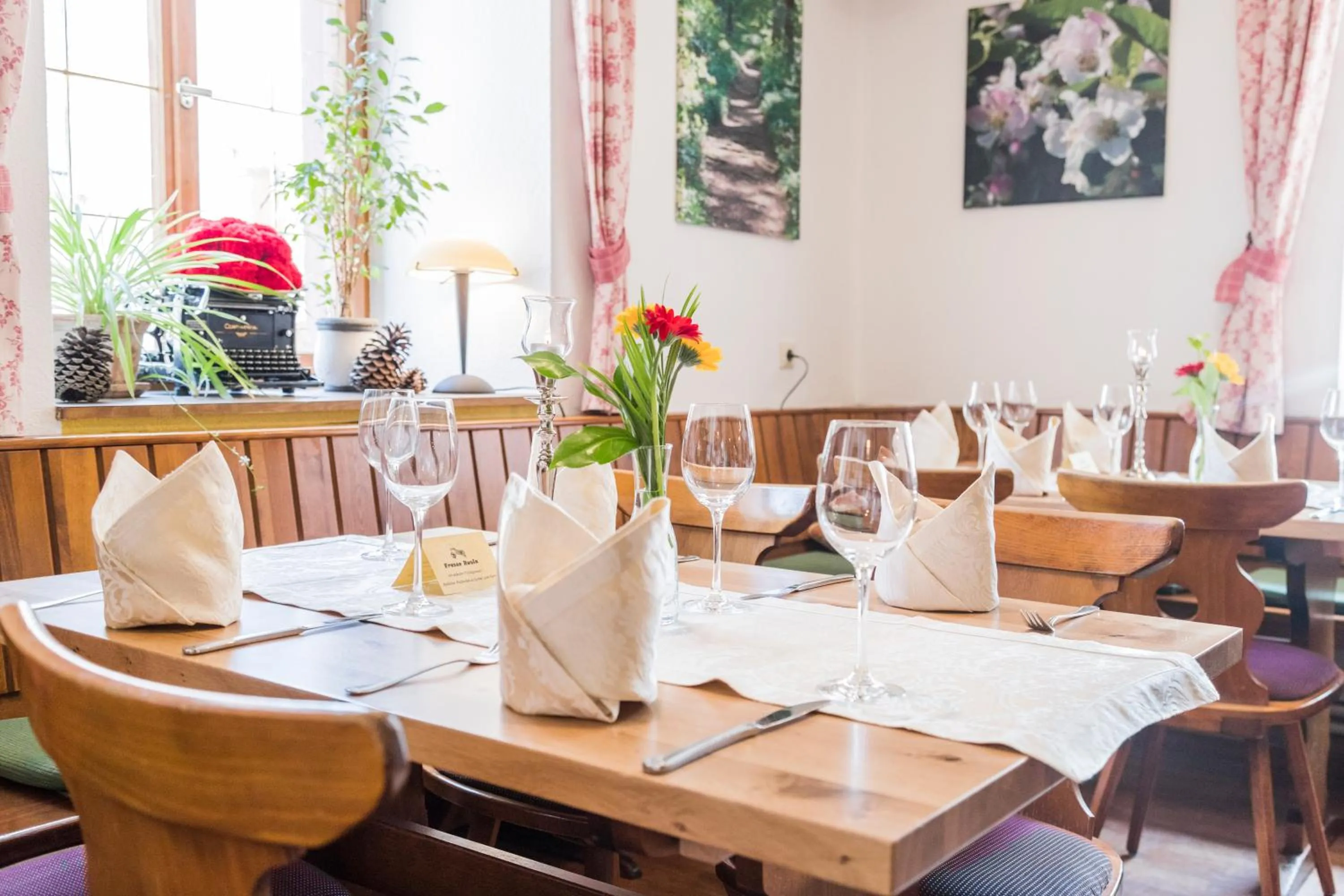 Restaurant/places to eat in Hotel-Restaurant zum Ochsen