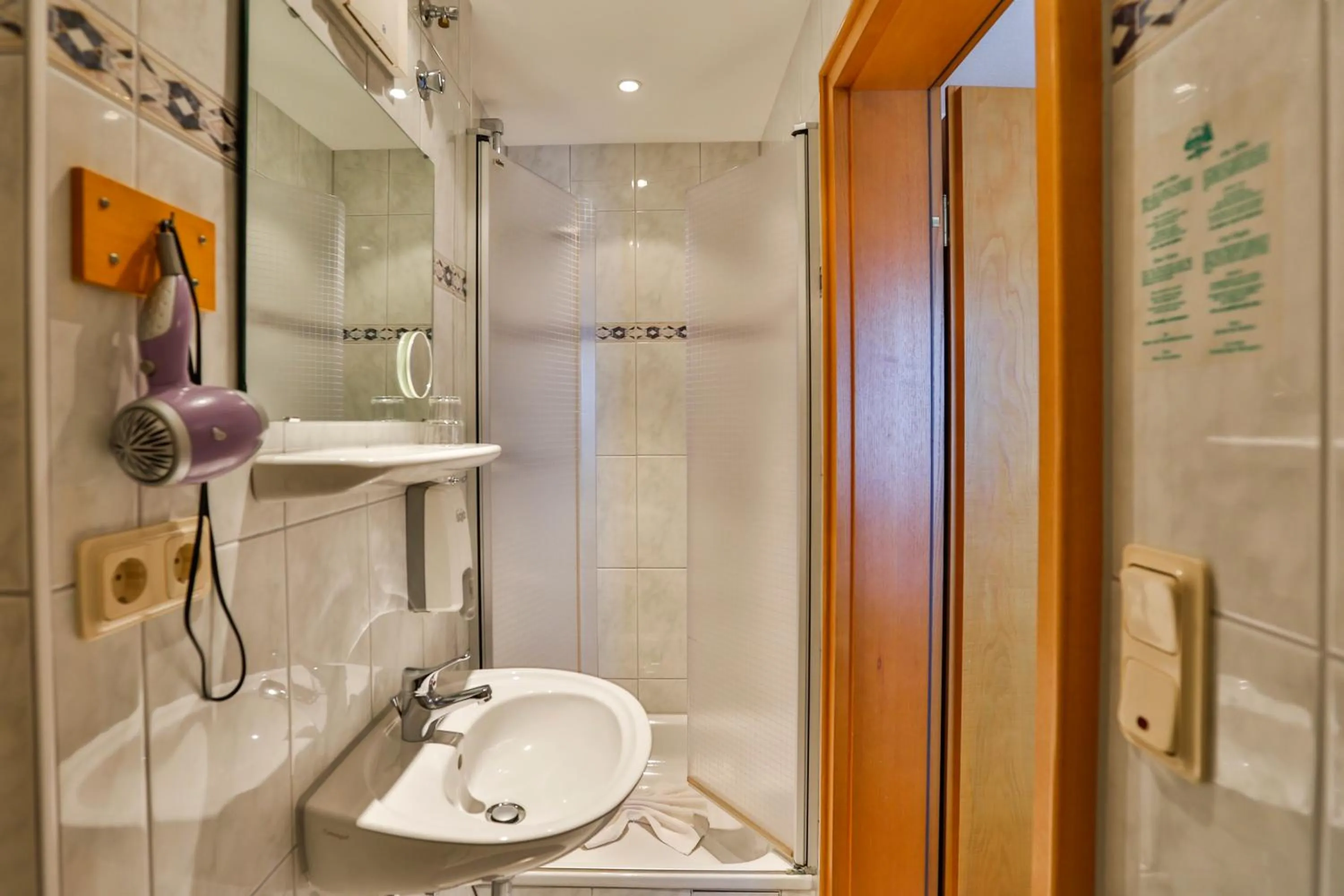 Shower in Hotel-Restaurant zum Ochsen