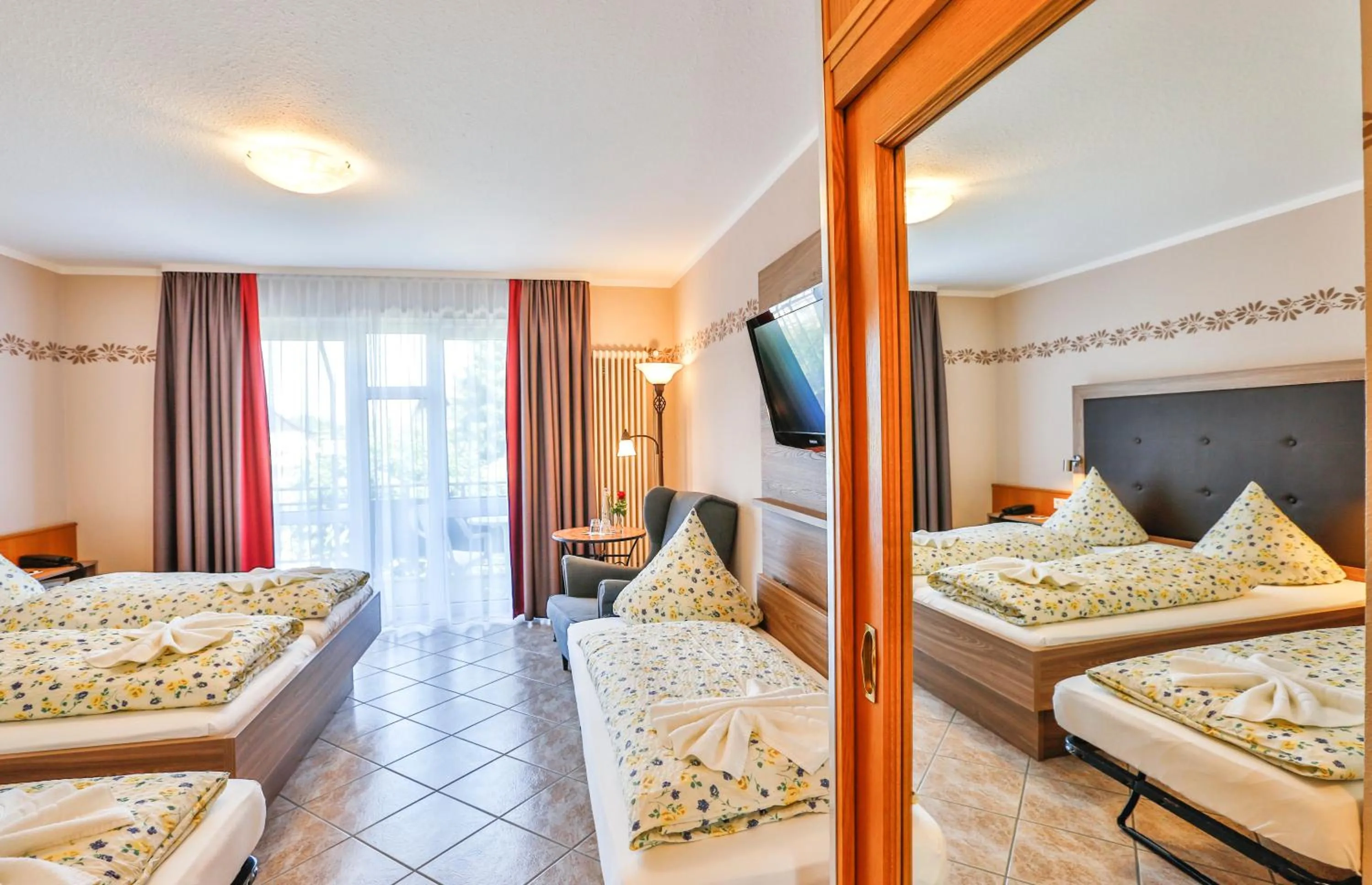 Photo of the whole room, Bed in Hotel-Restaurant zum Ochsen