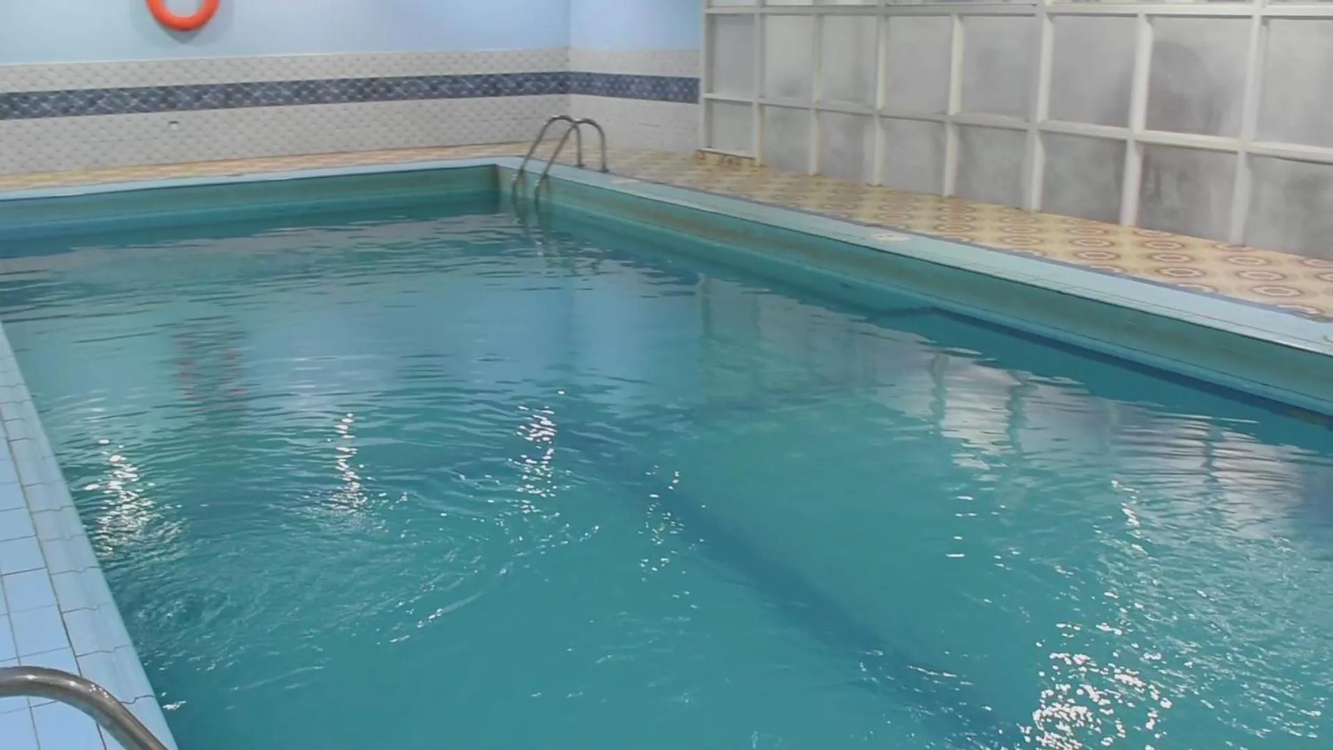 Swimming pool in Florida Inn Hotel