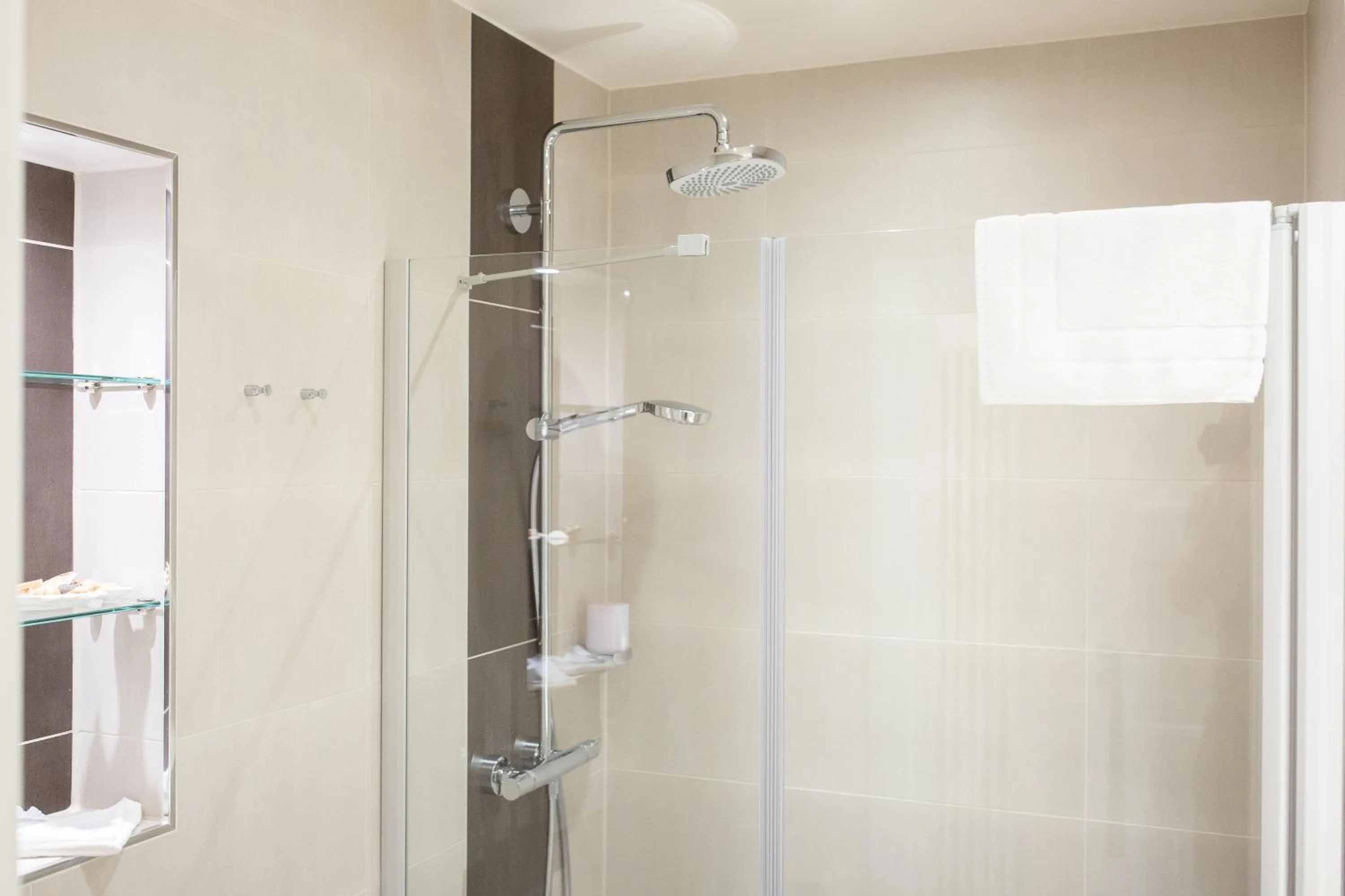 Shower in Hotel Villa Altenburg