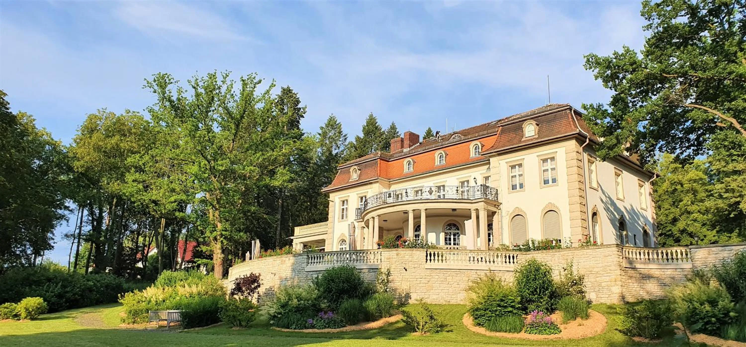 Property building in Hotel Villa Altenburg