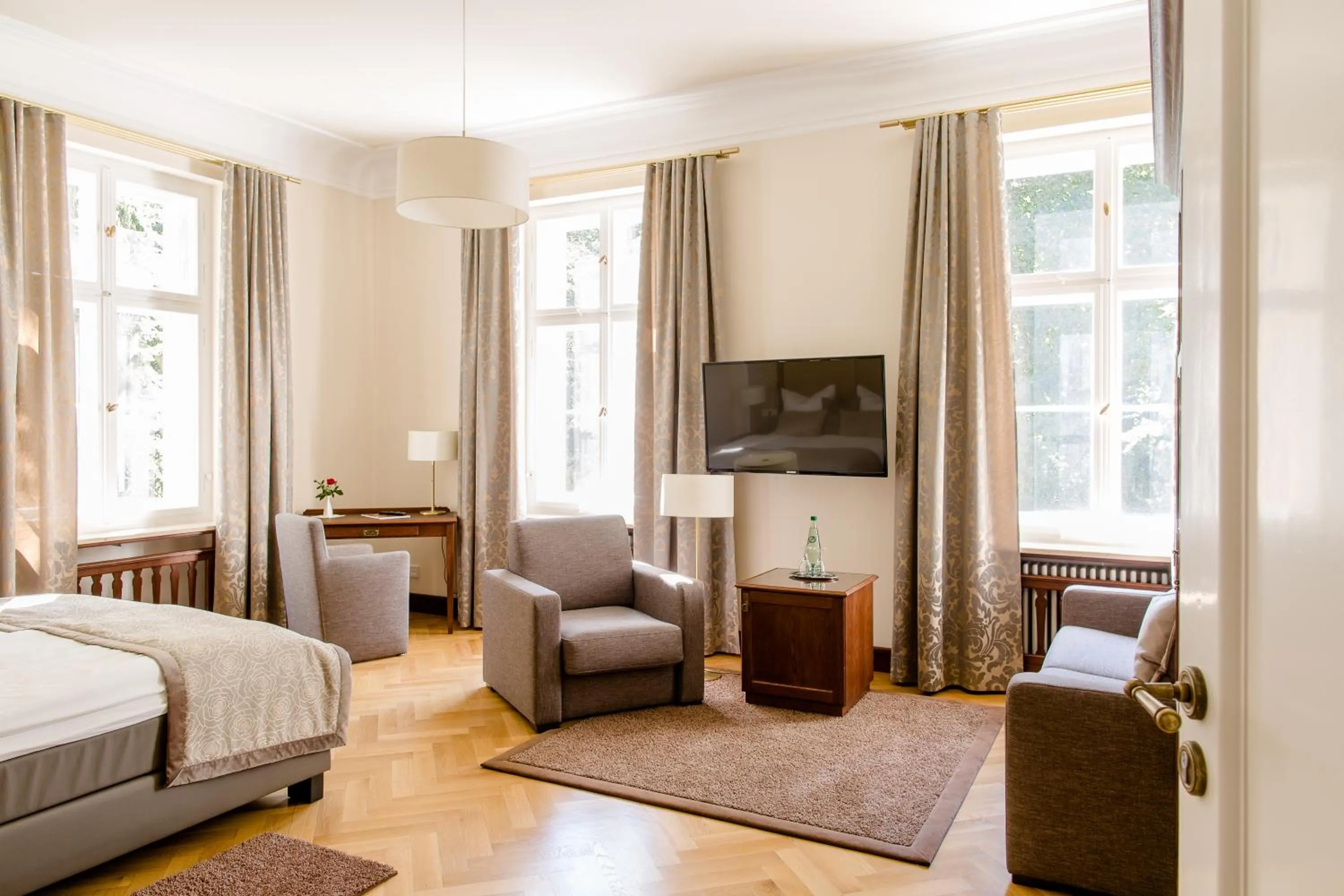 Photo of the whole room, Bed in Hotel Villa Altenburg