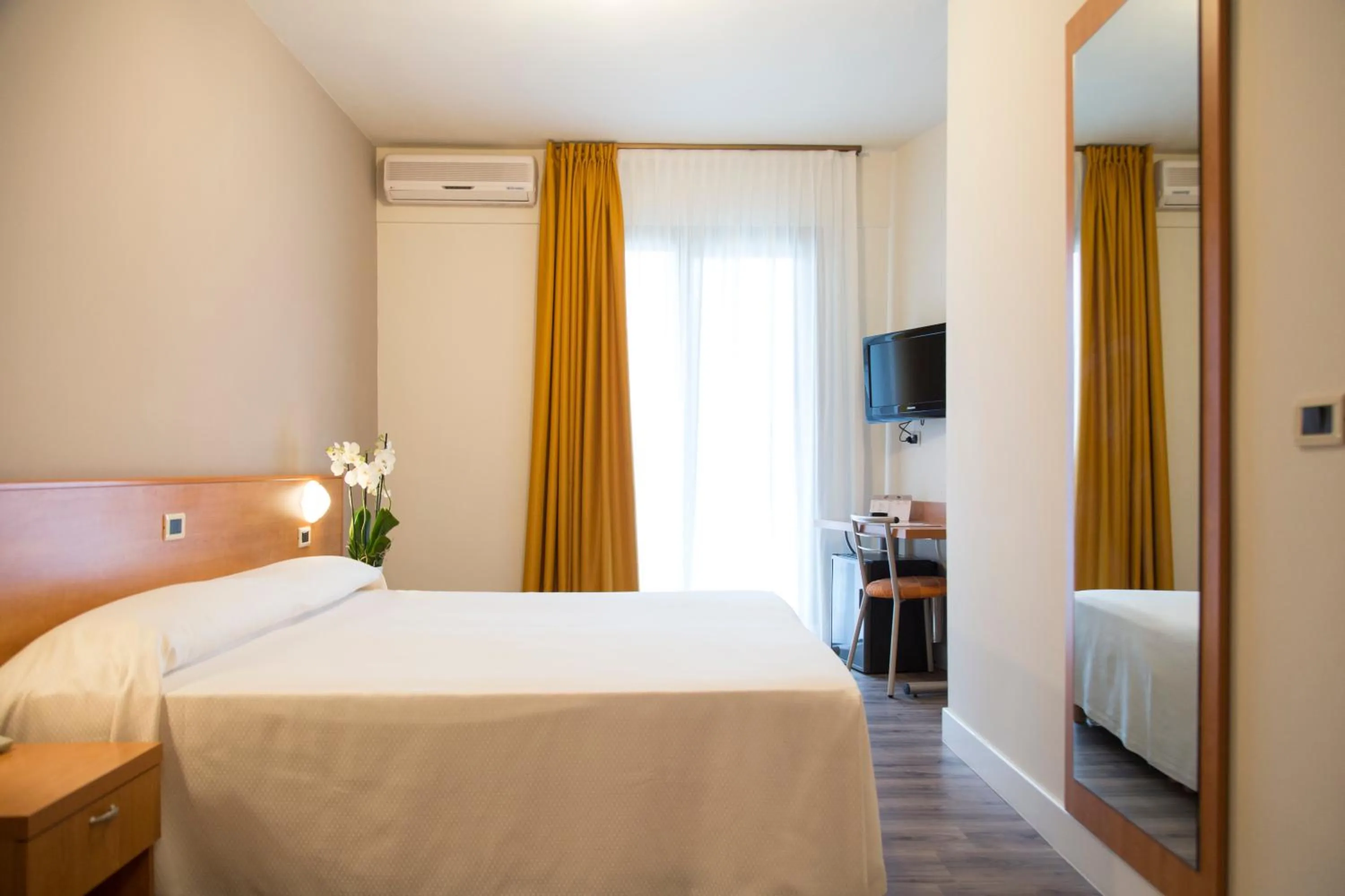 Bedroom, Bed in Hotel Royal Village