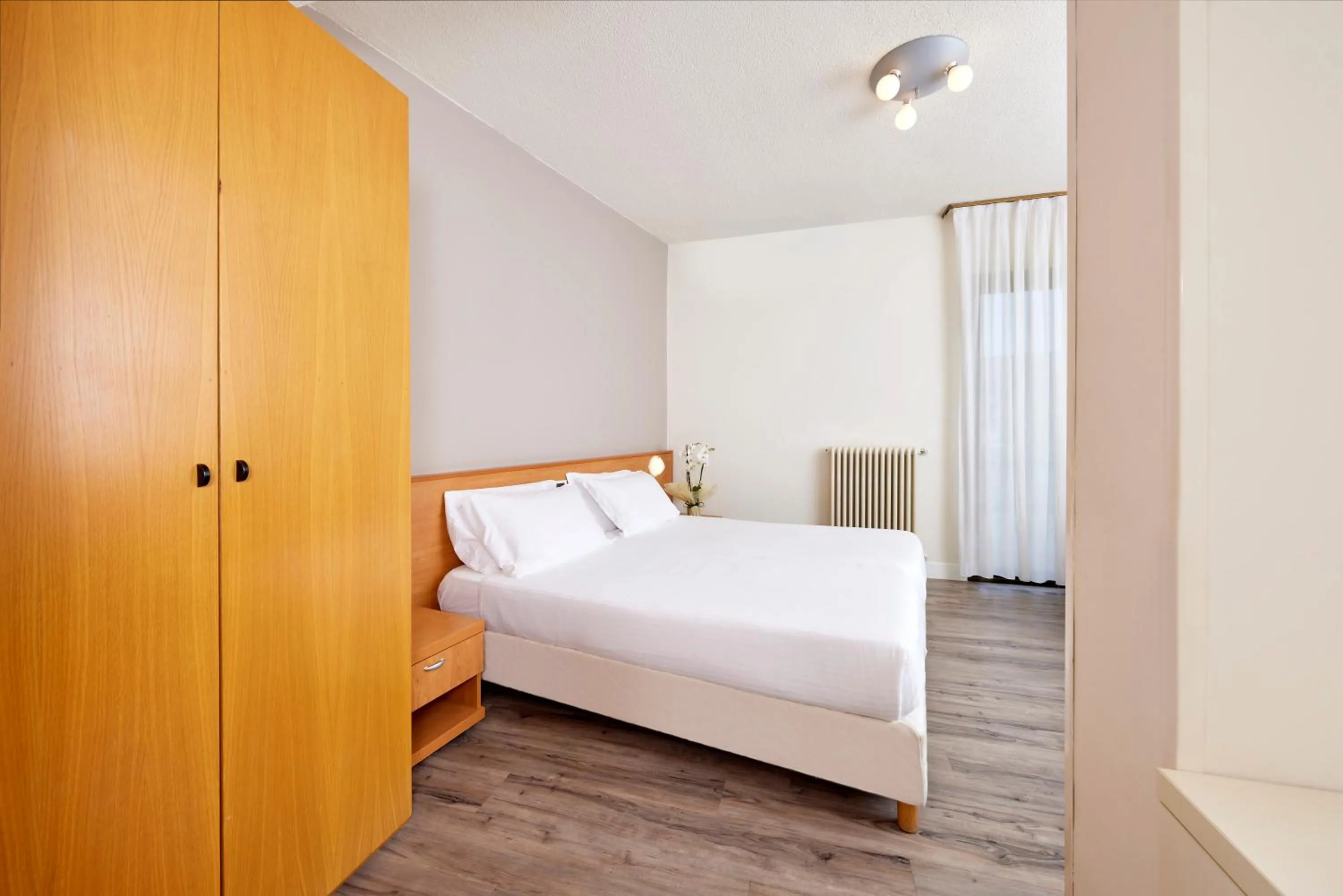 Bedroom, Bed in Hotel Royal Village