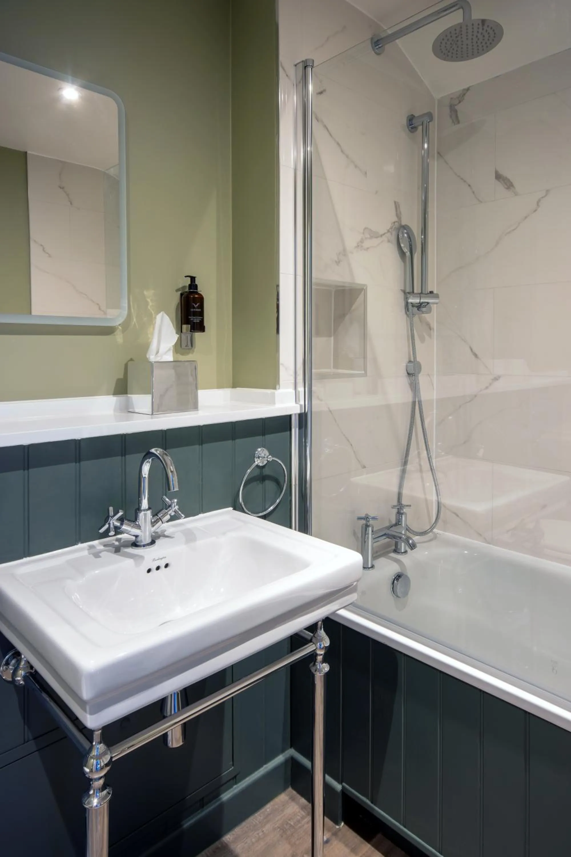 Shower in The Bell Hotel, Saxmundham