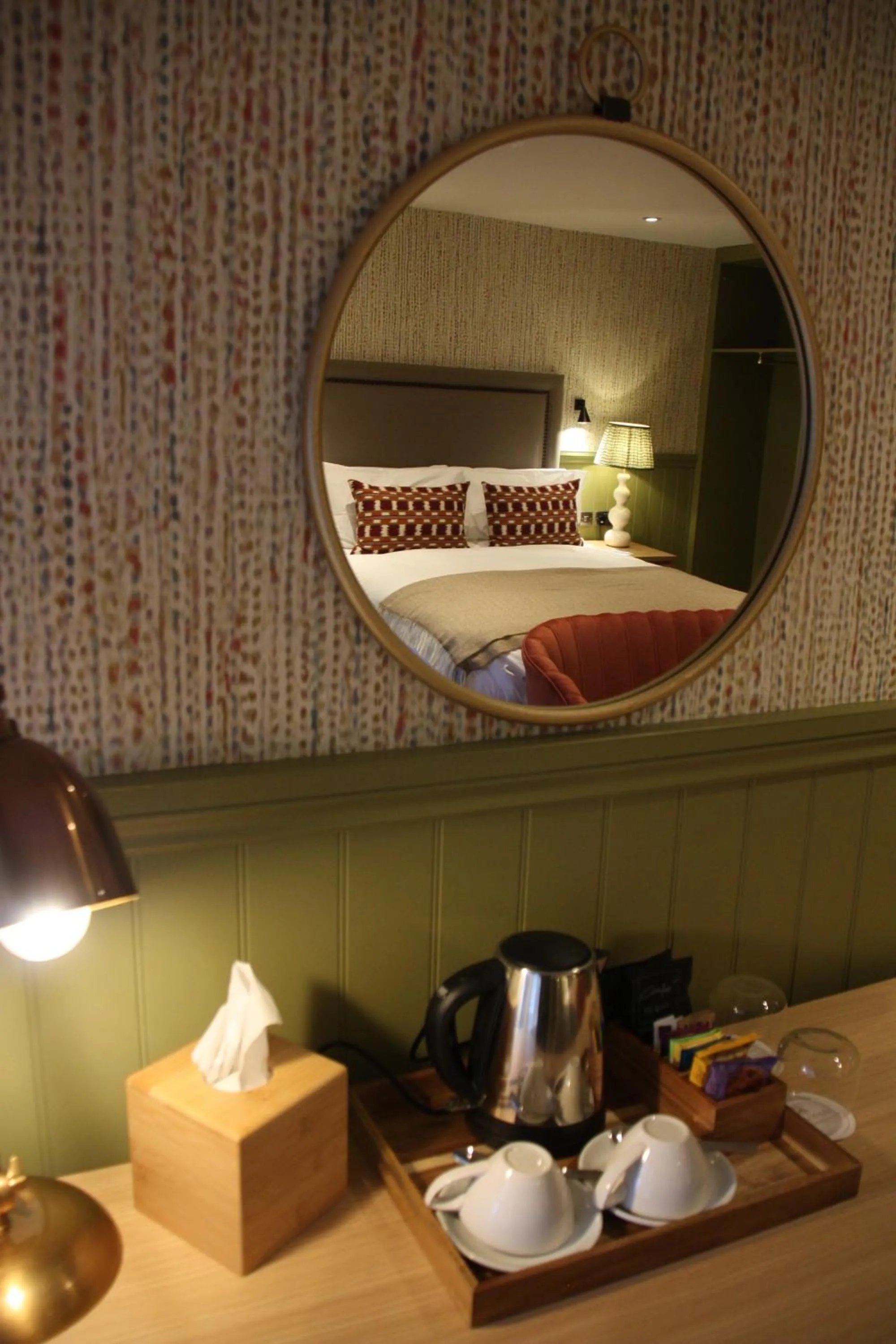 Coffee/tea facilities, Bed in The Bell Hotel, Saxmundham