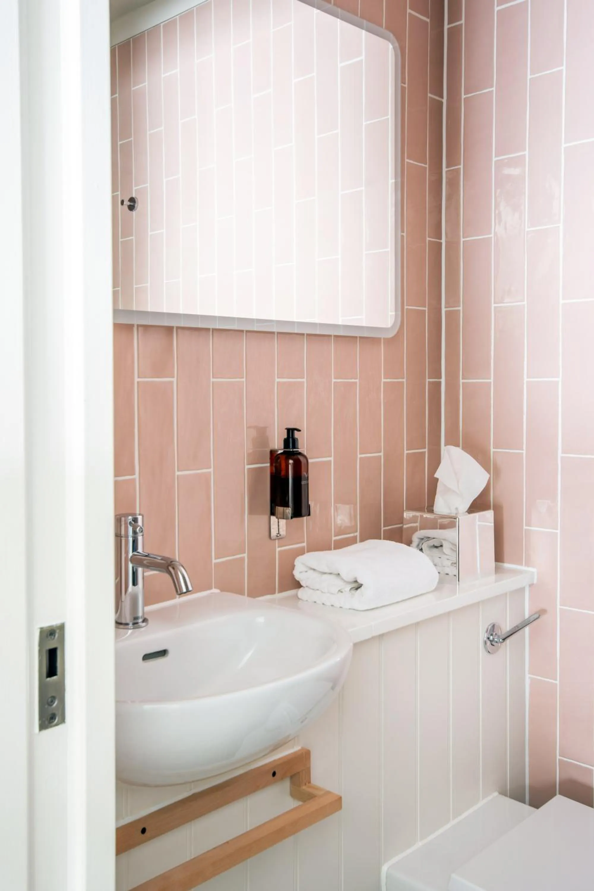 Bathroom in The Bell Hotel, Saxmundham