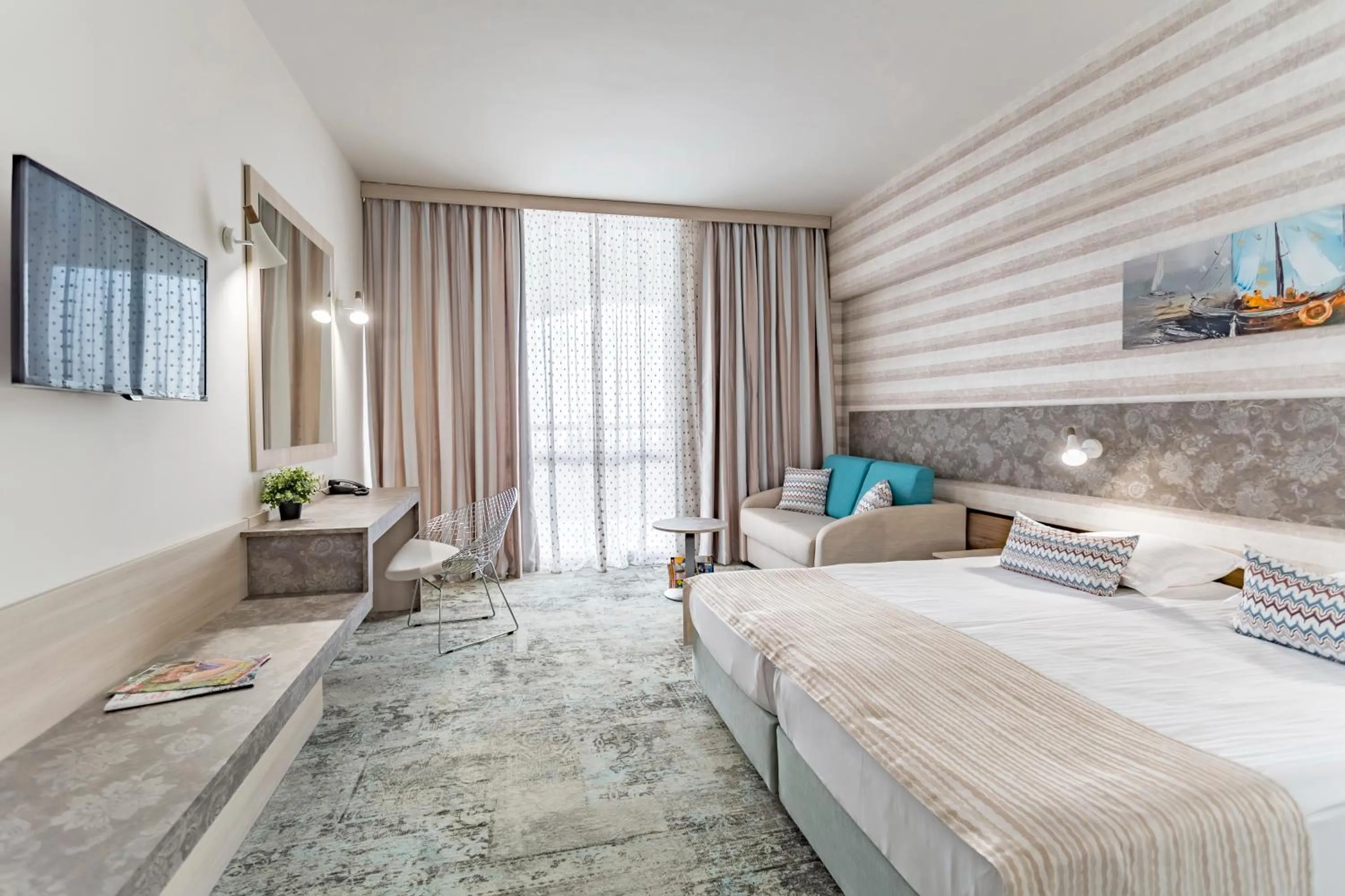 Seating area, Bed in HI Hotels Imperial Resort - Ultra All Inclusive, FREE PARKING