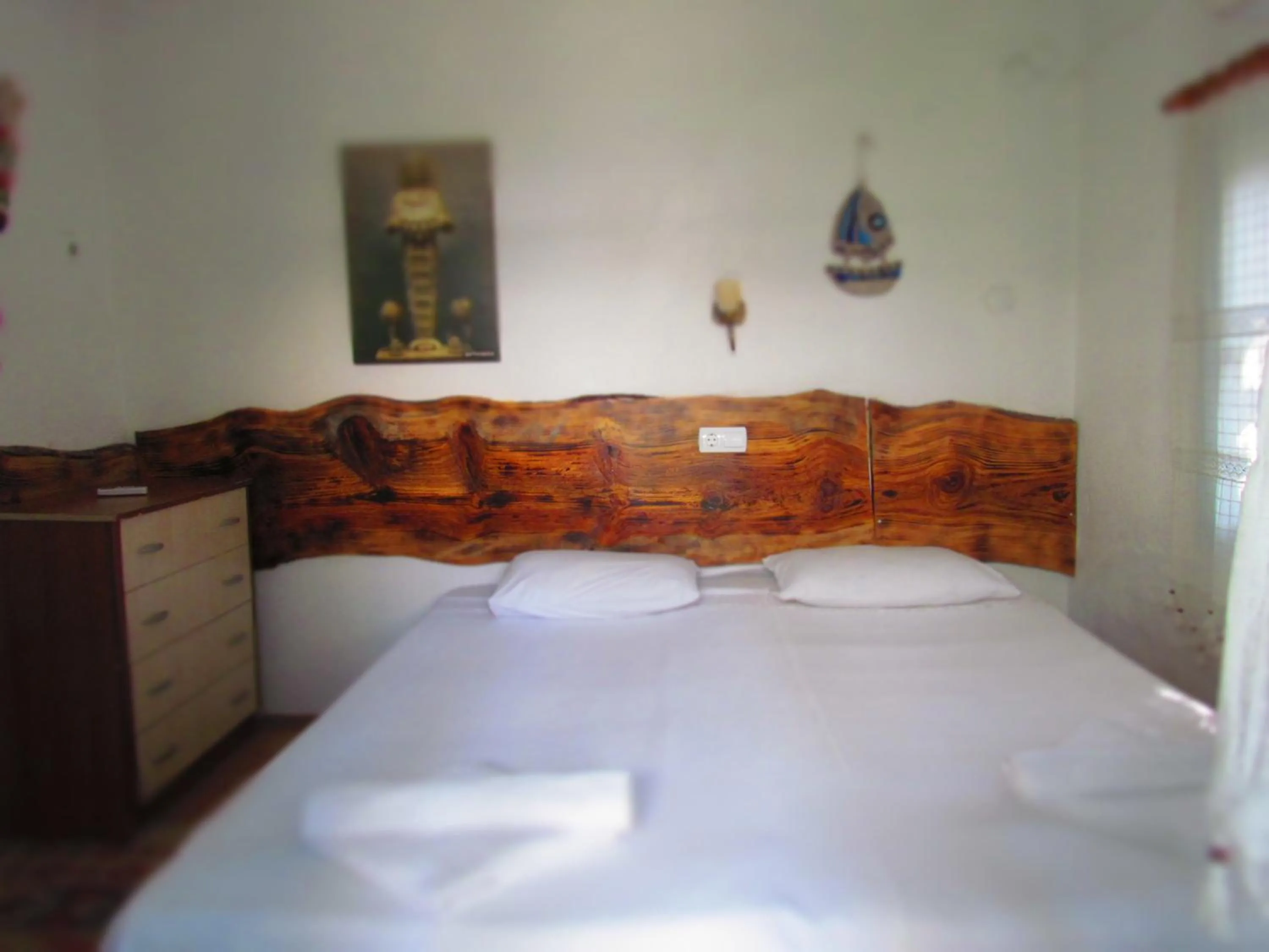 Day, Bed in Amazon Antique