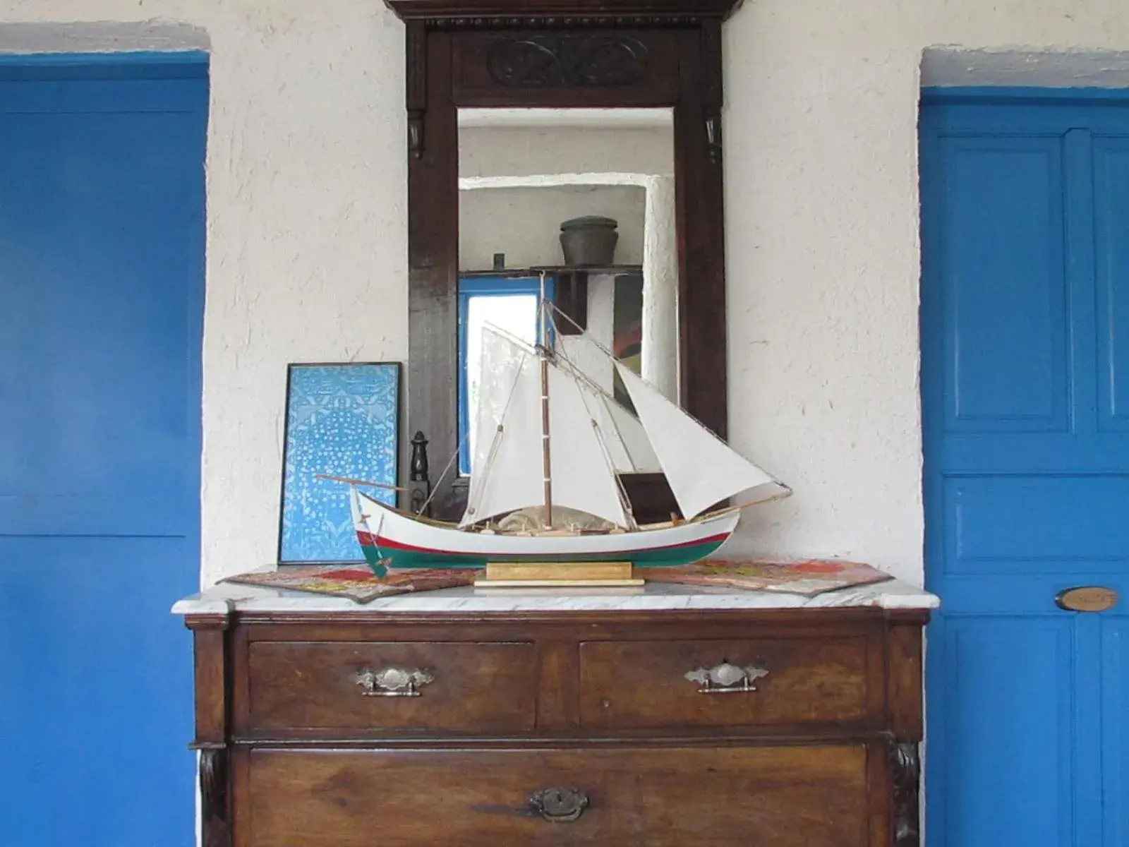 Family Room in Amazon Antique Family Room in Amazon Antique