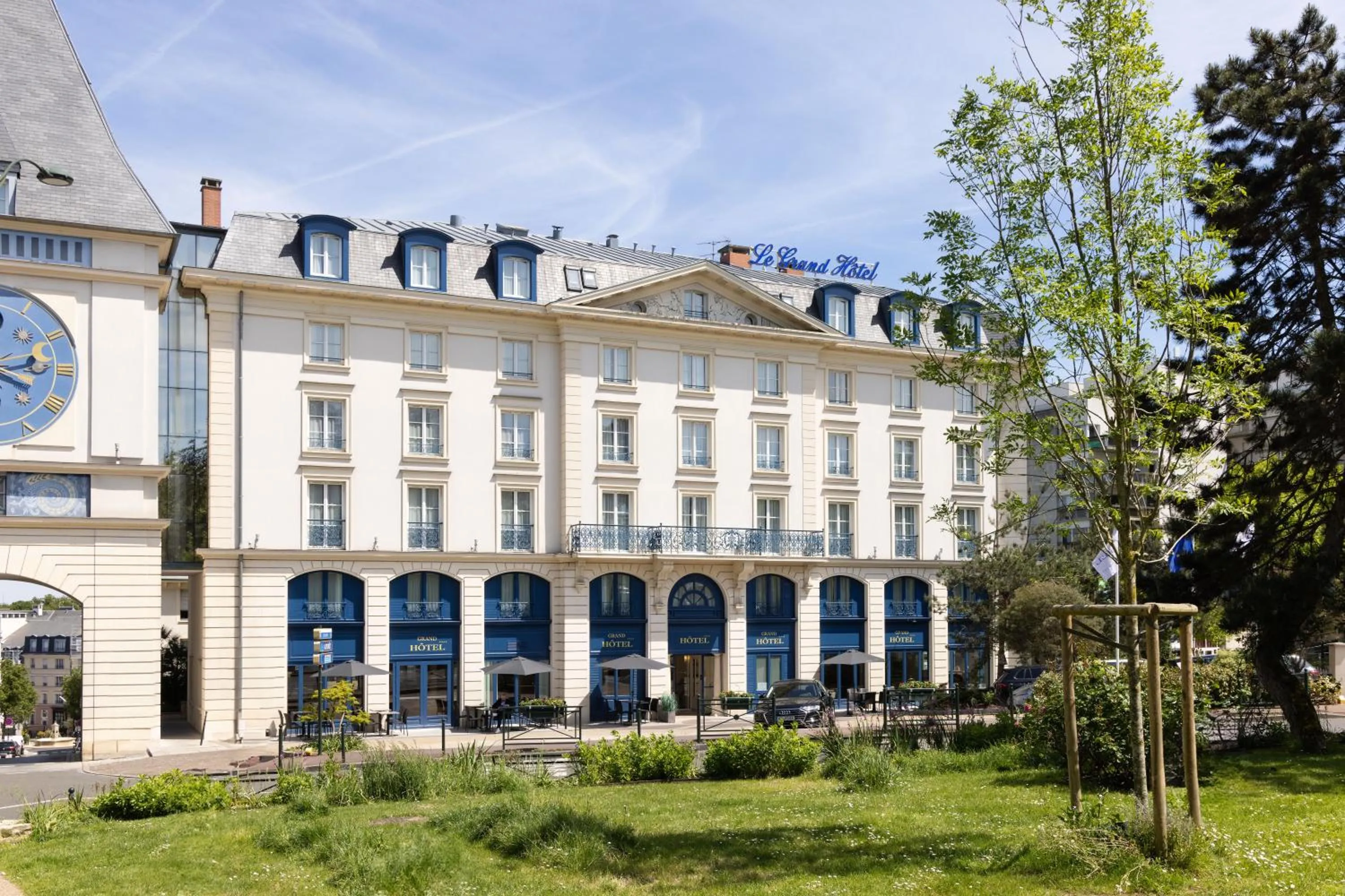 Facade/entrance in Le Plessis Grand Hotel