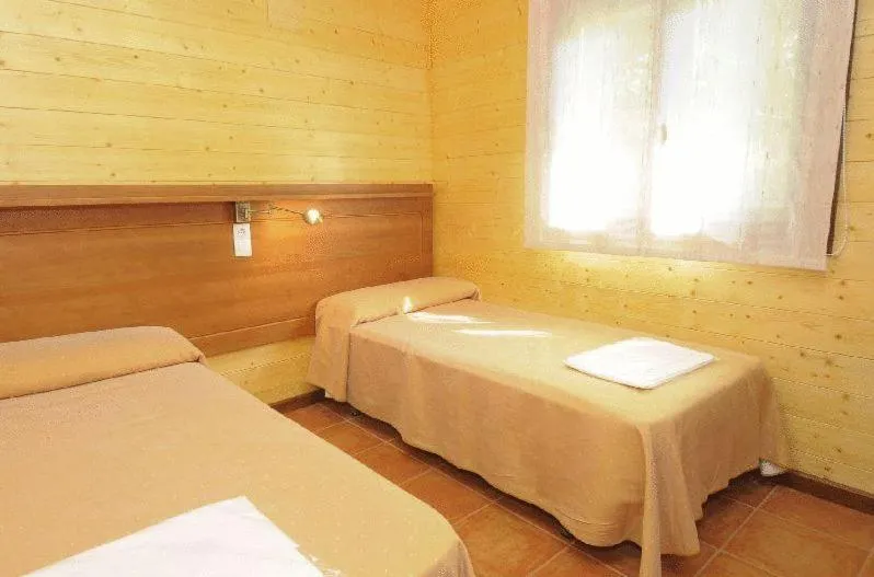 Photo of the whole room, Bed in Bungalows La Borda d´Arnaldet