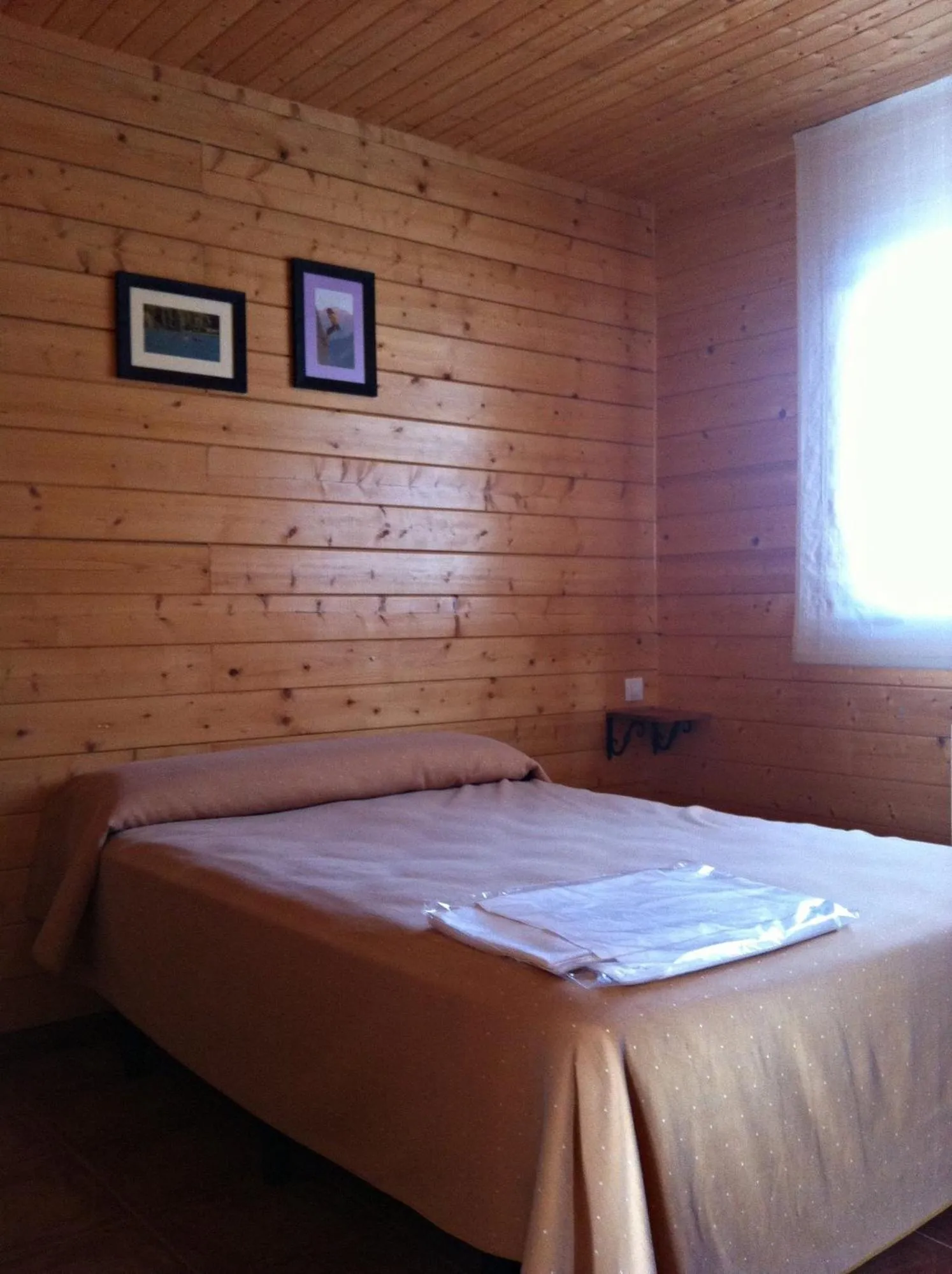 Photo of the whole room, Bed in Bungalows La Borda d´Arnaldet