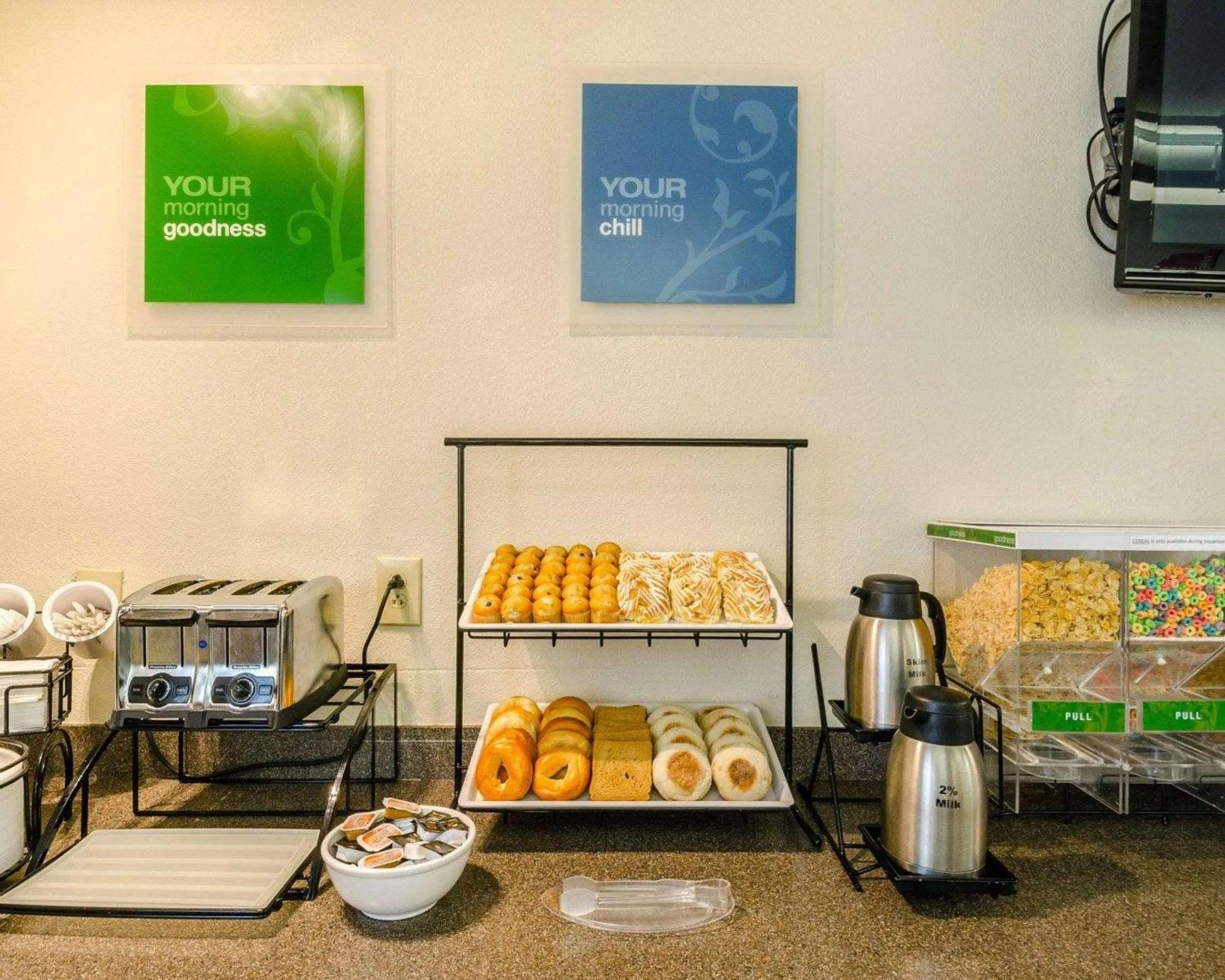 Restaurant/places to eat in Holiday Inn Express - Fall River North