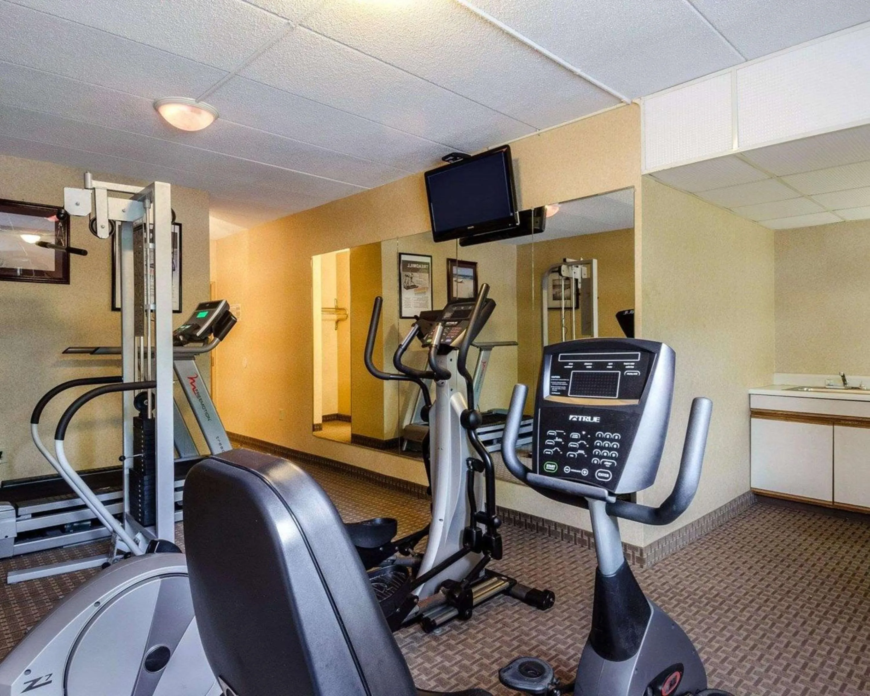 Fitness centre/facilities in Holiday Inn Express - Fall River North