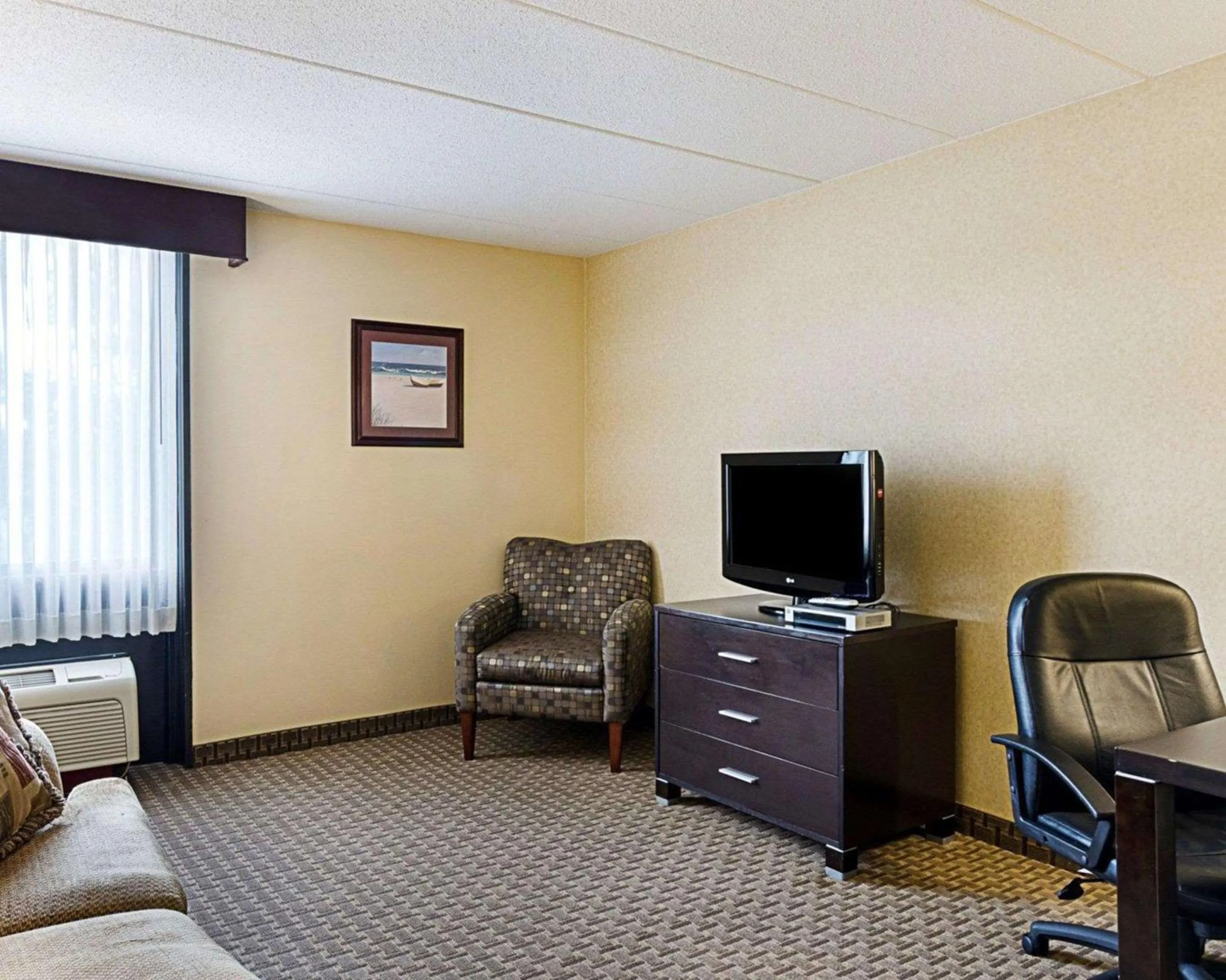 Photo of the whole room in Holiday Inn Express - Fall River North