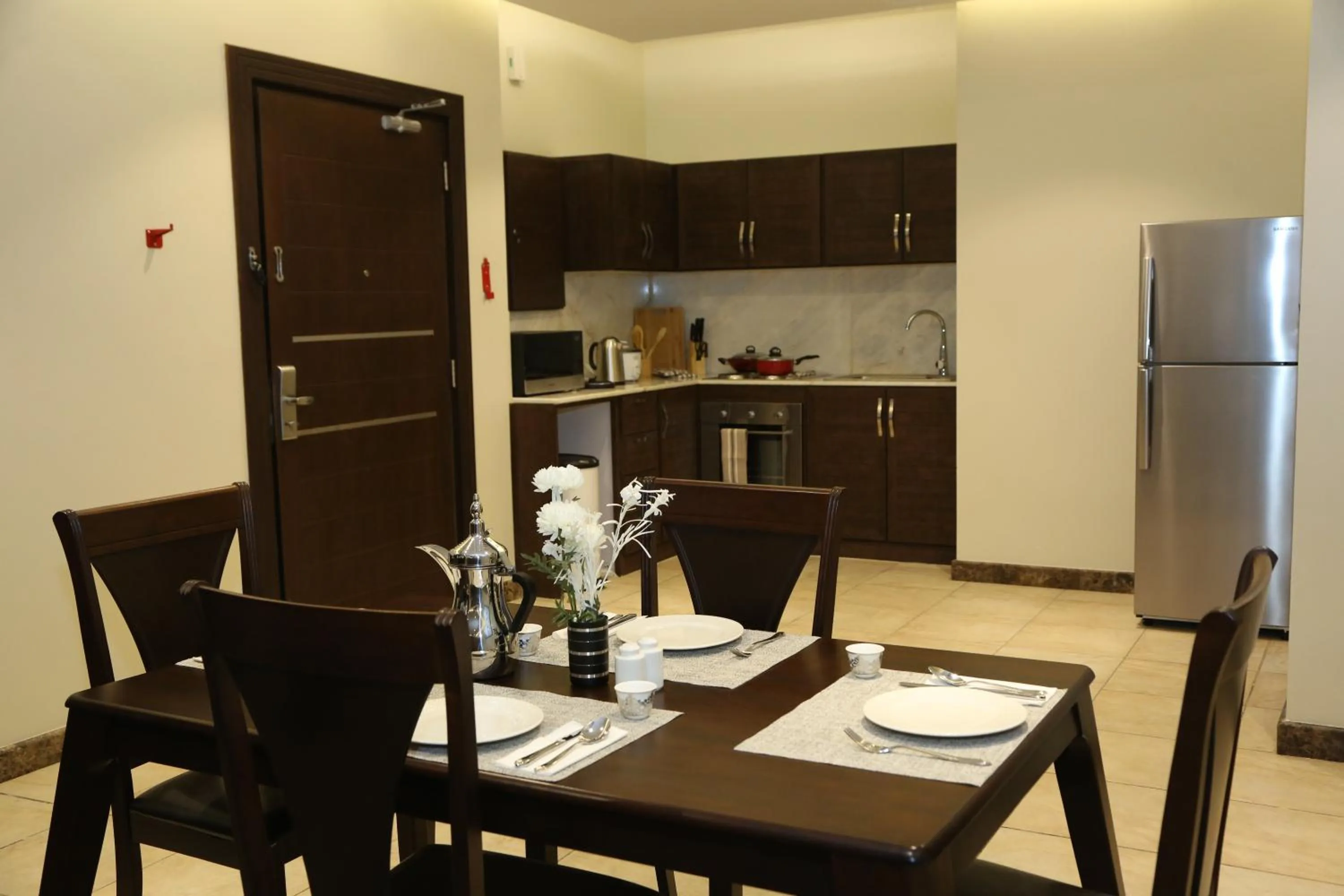 Kitchen or kitchenette in Bayat Suites