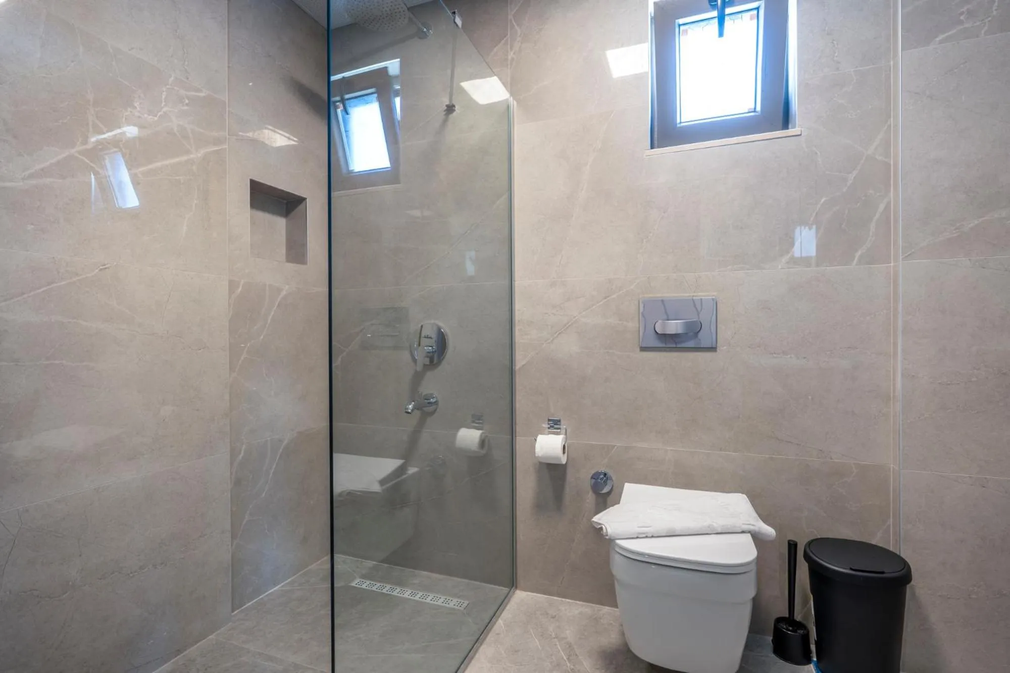 Shower in Lara Beach Homes