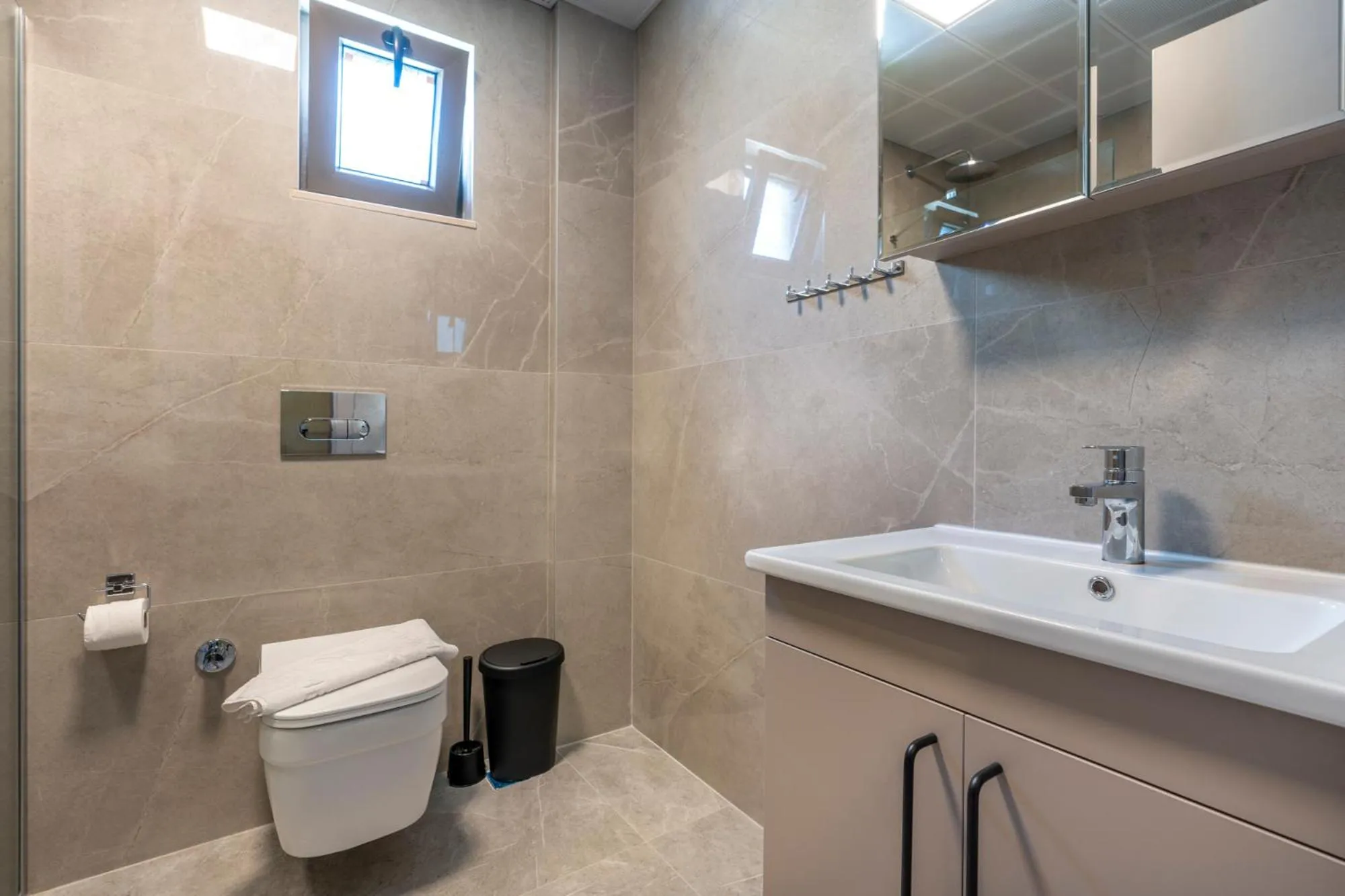 Shower in Lara Beach Homes