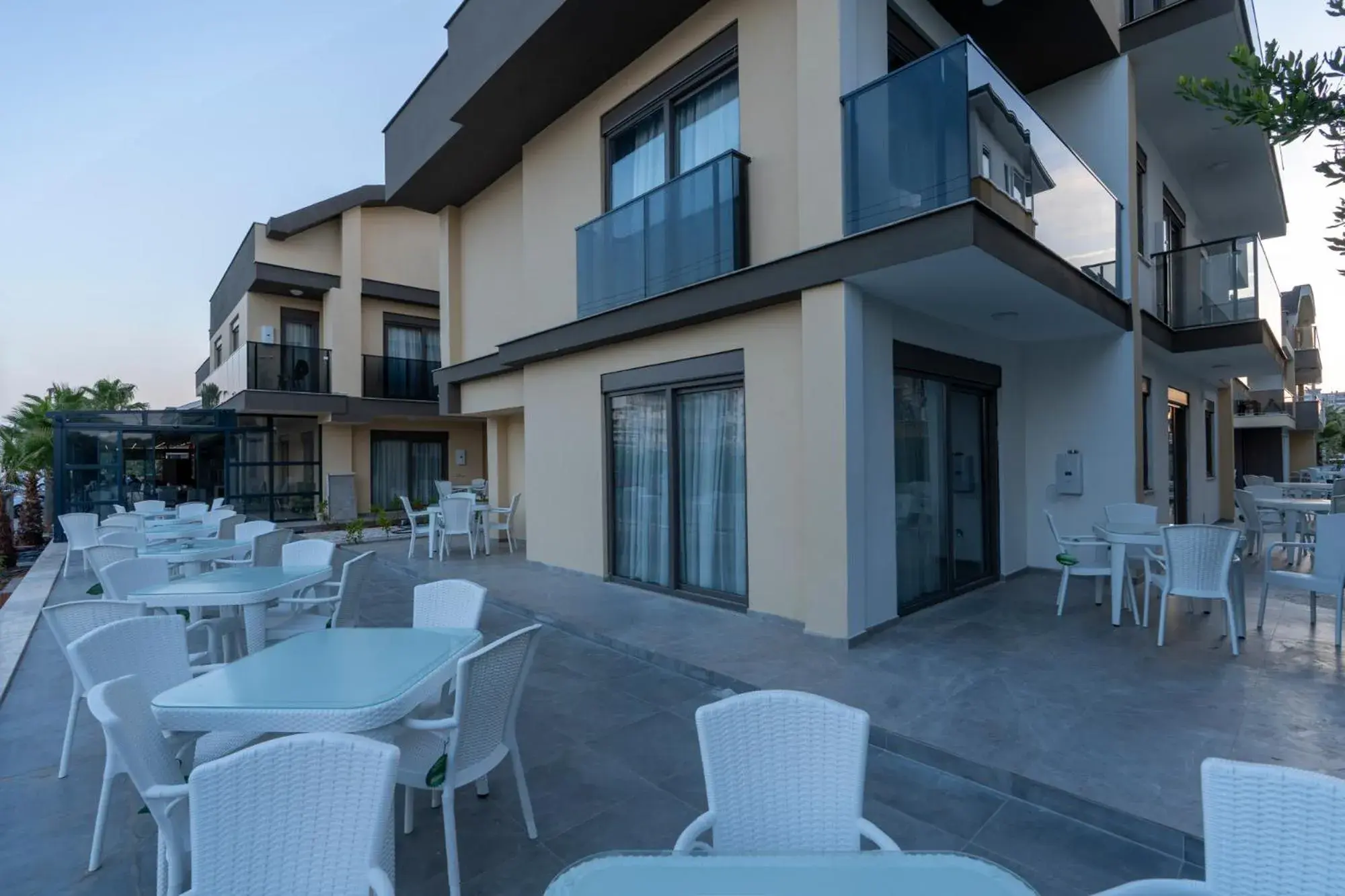 Property building in Lara Beach Homes Property building in Lara Beach Homes