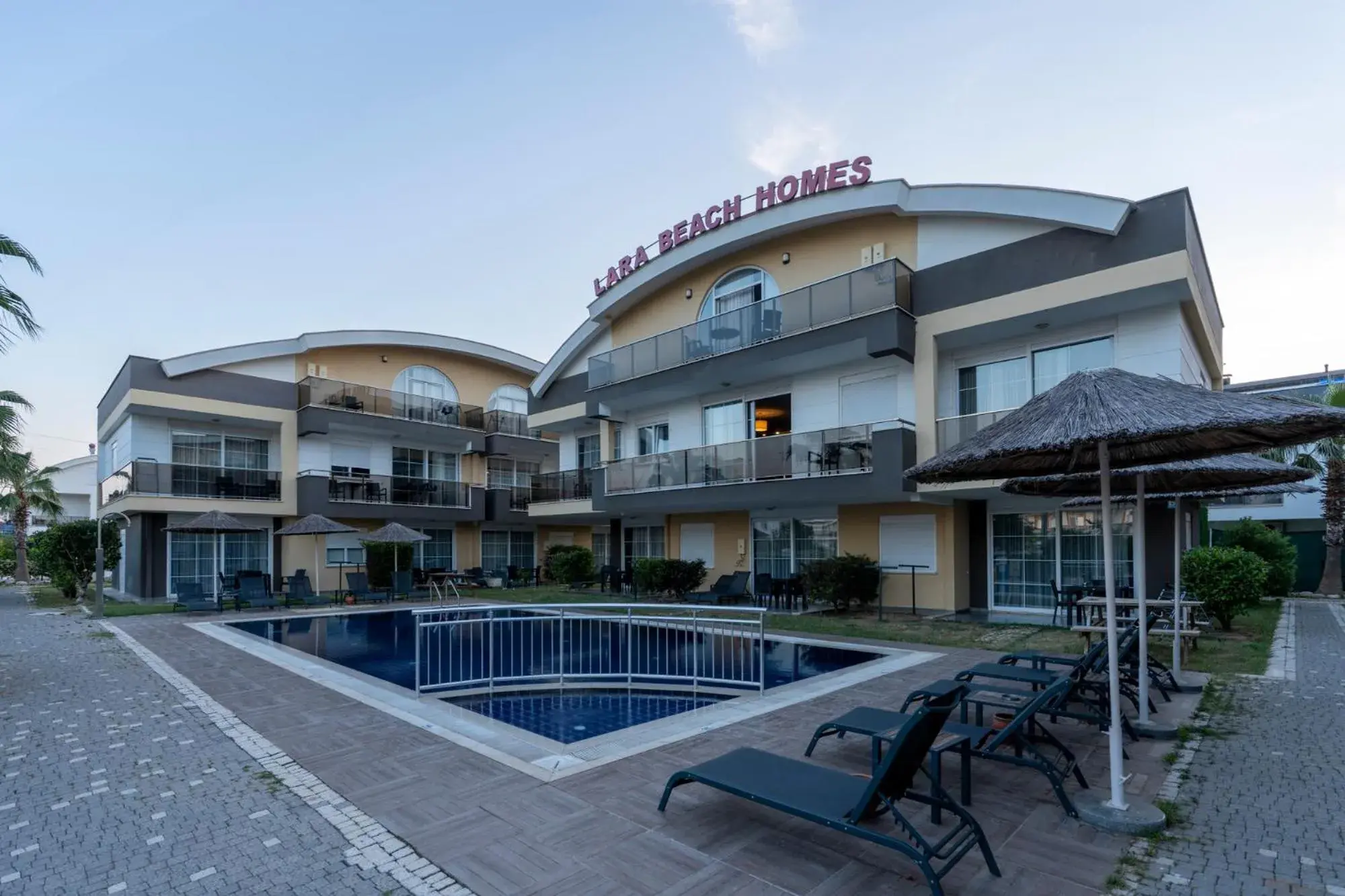 Property building in Lara Beach Homes Property building in Lara Beach Homes