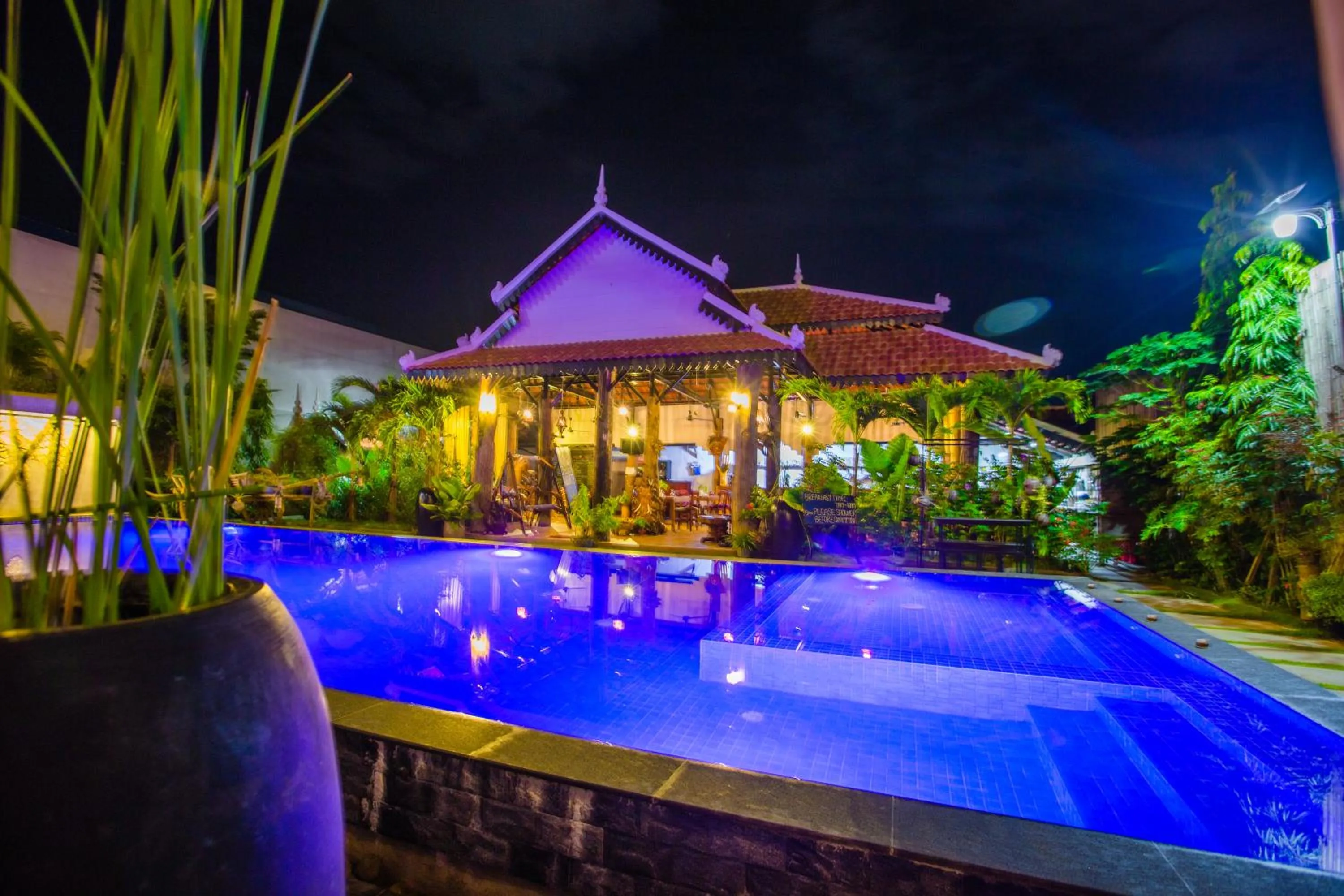 Swimming pool in Moloppor Villa