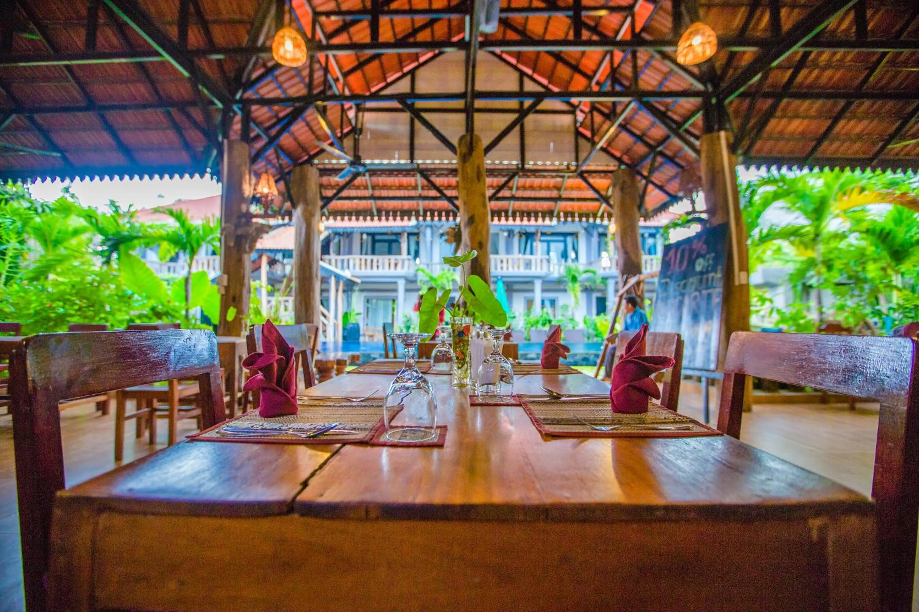 Restaurant/places to eat in Moloppor Villa