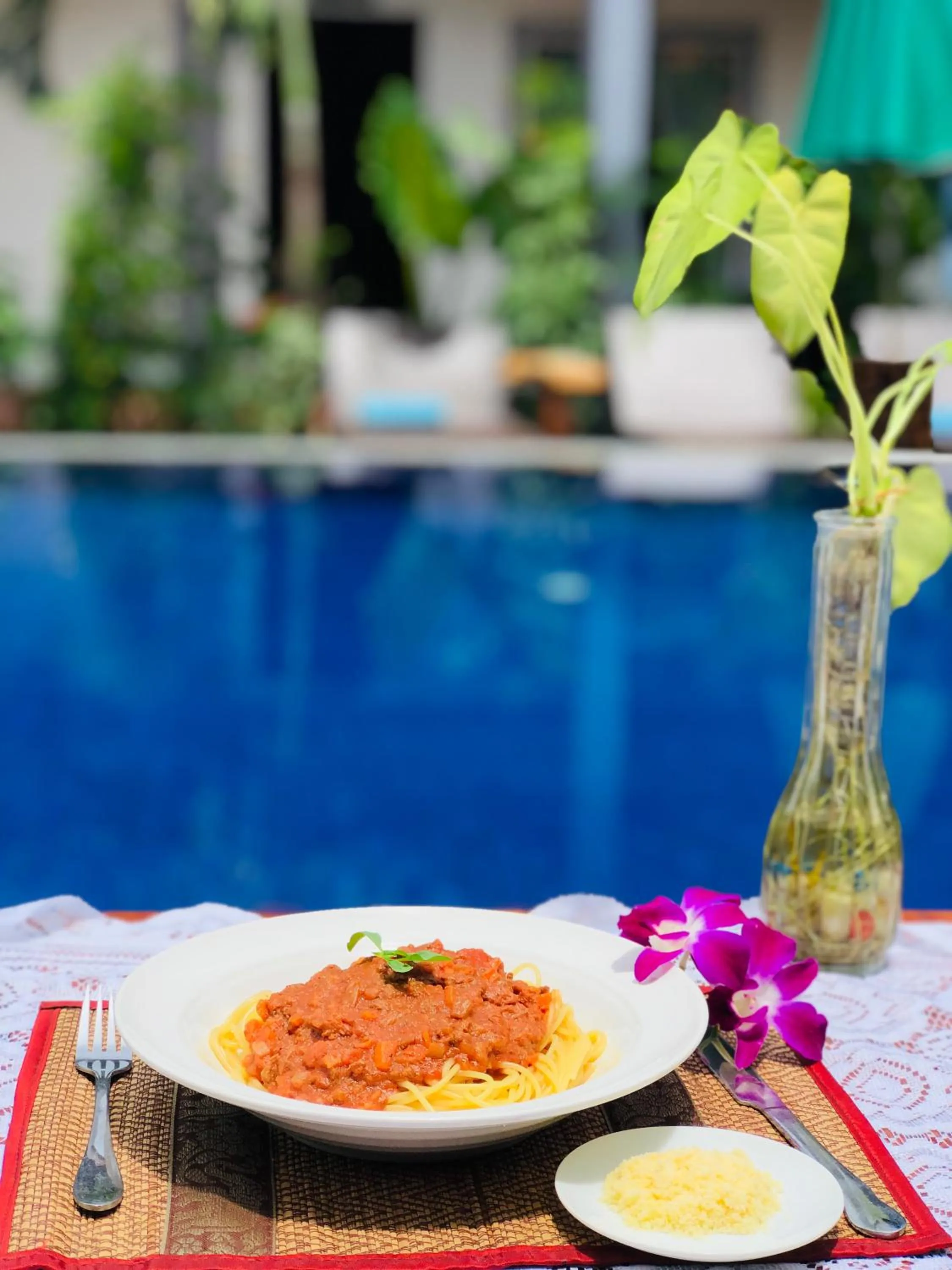 Lunch in Moloppor Villa