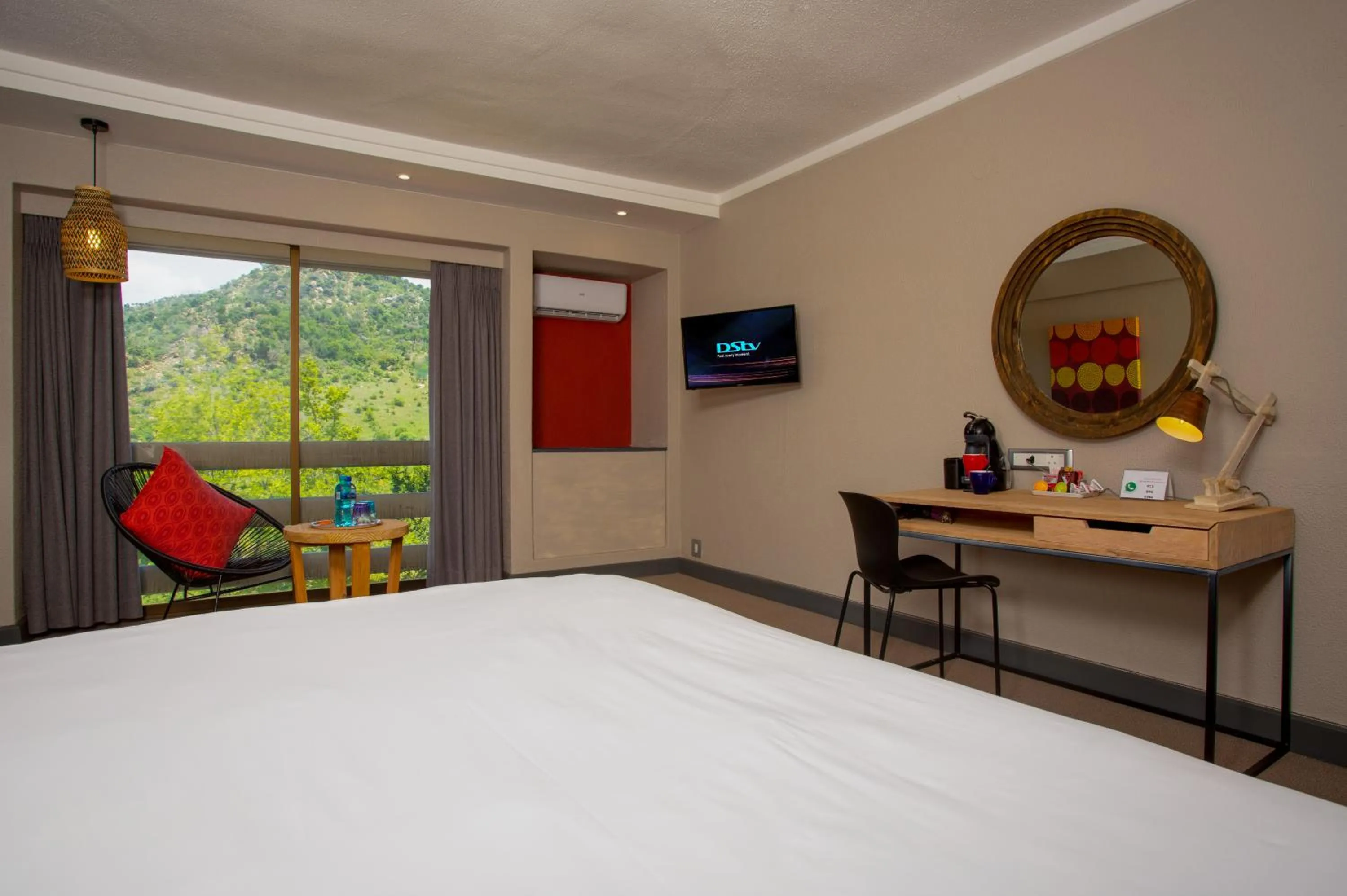 TV and multimedia, Bed in 26° South Bush Boho Hotel