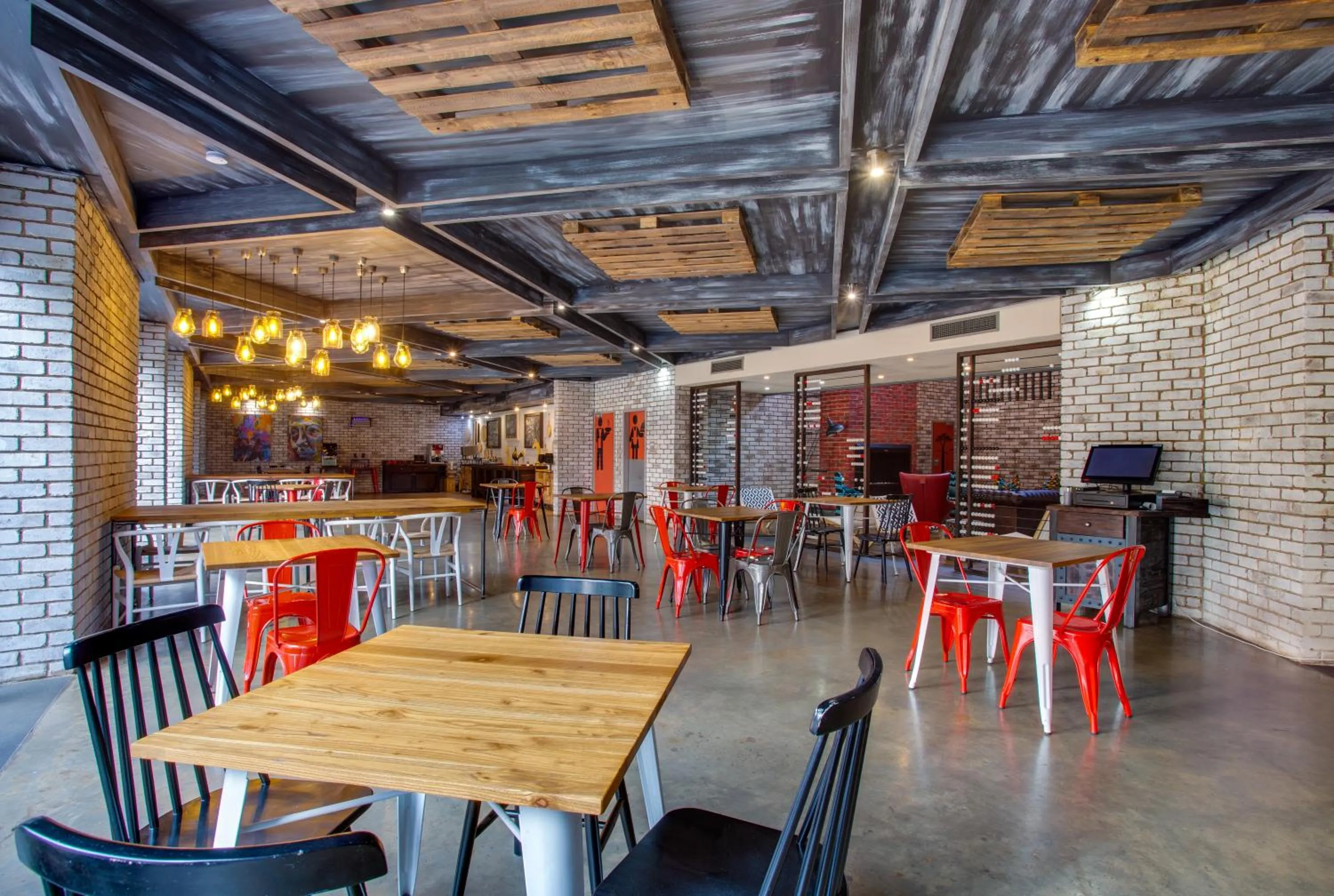 Restaurant/places to eat in 26° South Bush Boho Hotel