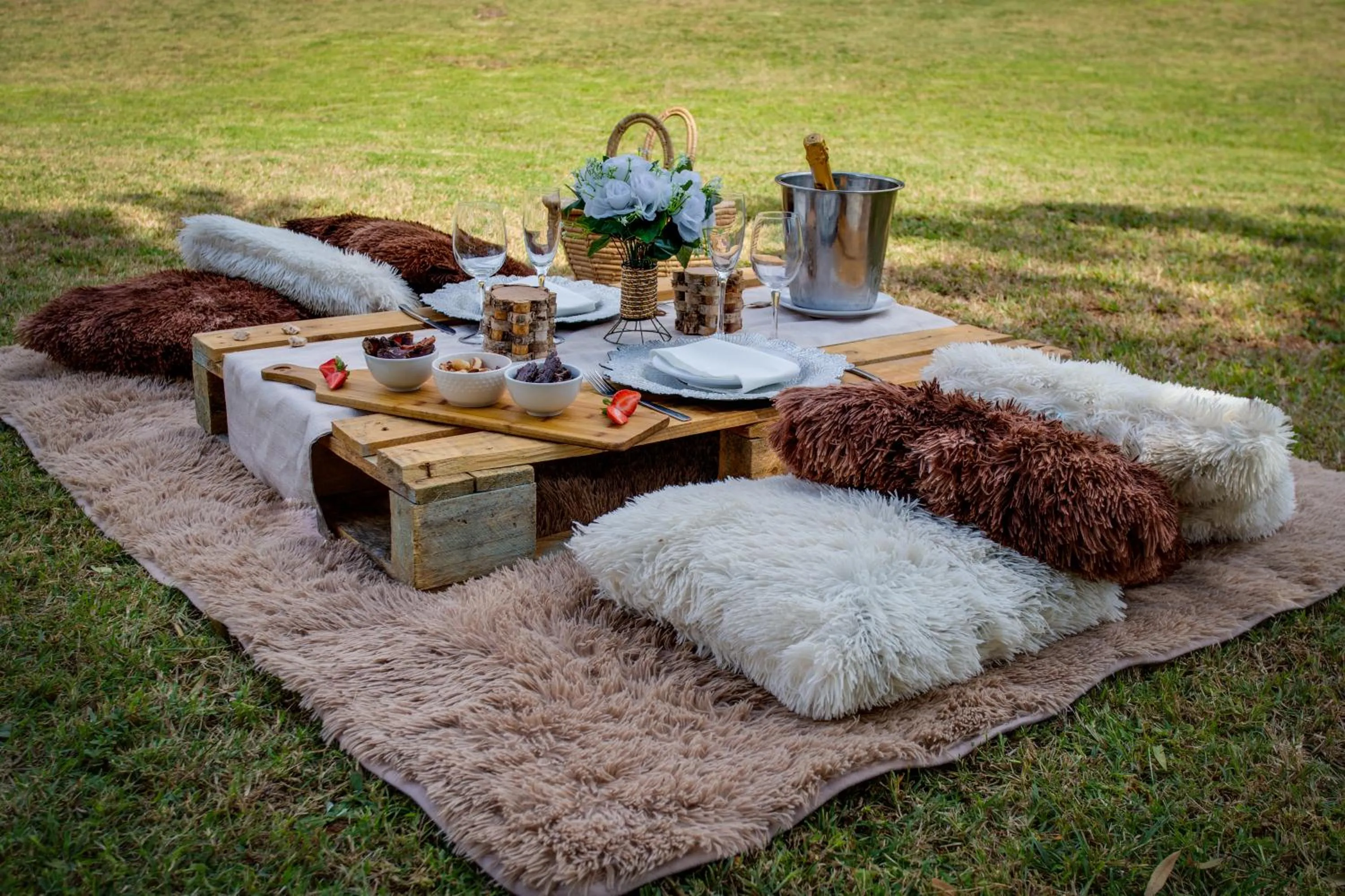 Food and drinks in 26° South Bush Boho Hotel