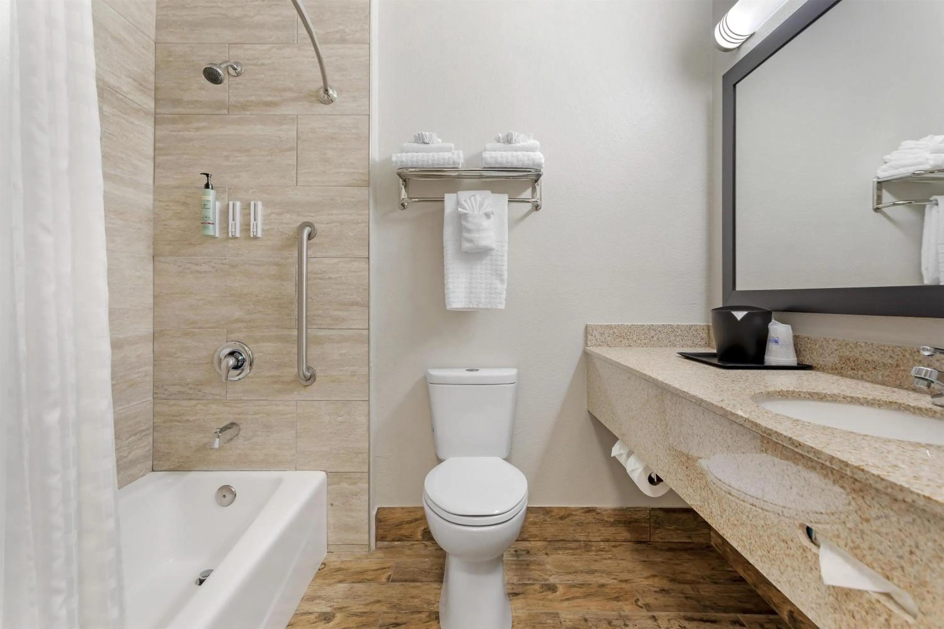 Bathroom in Best Western Kettleman City Inn & Suites