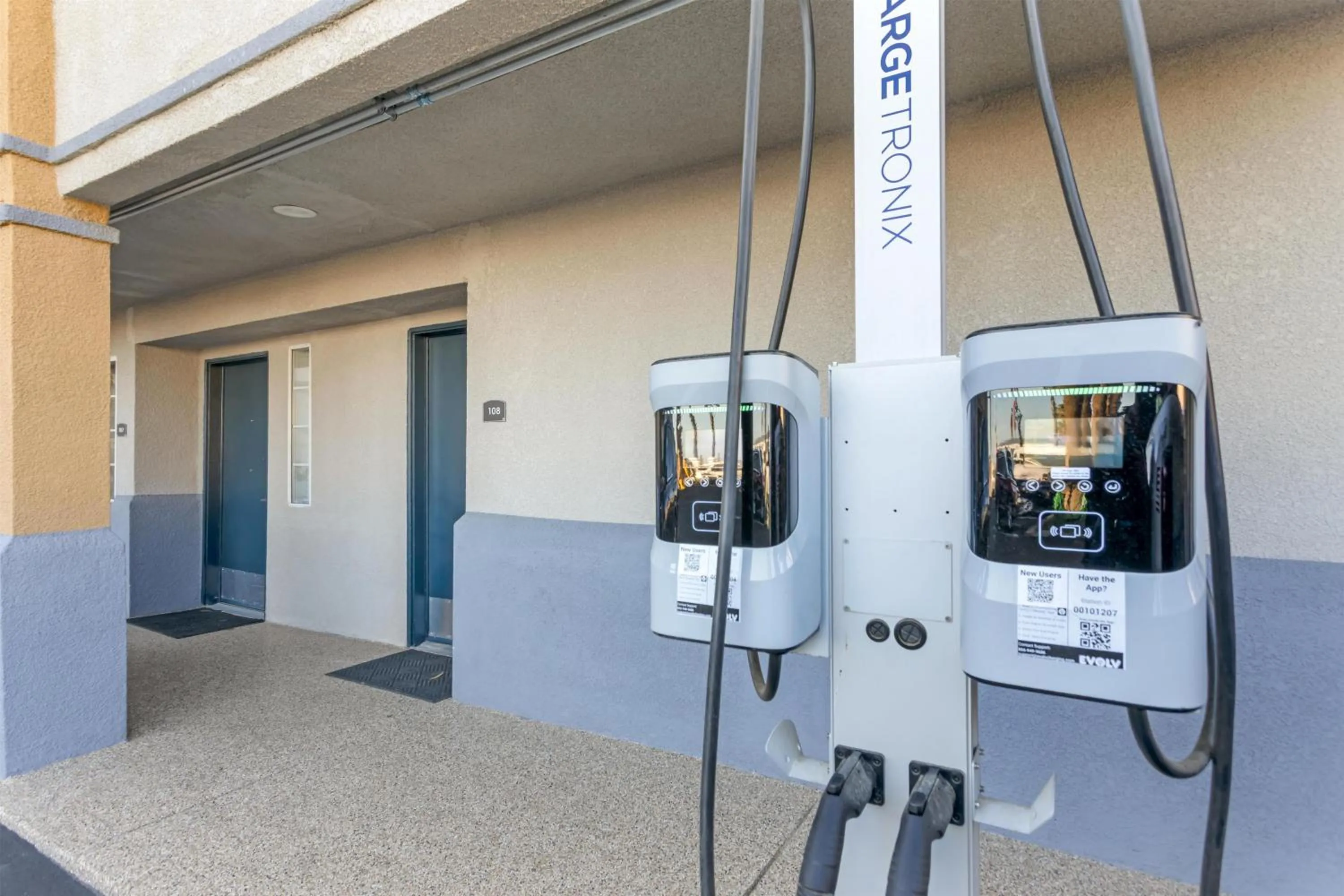 Property building in Best Western Kettleman City Inn & Suites