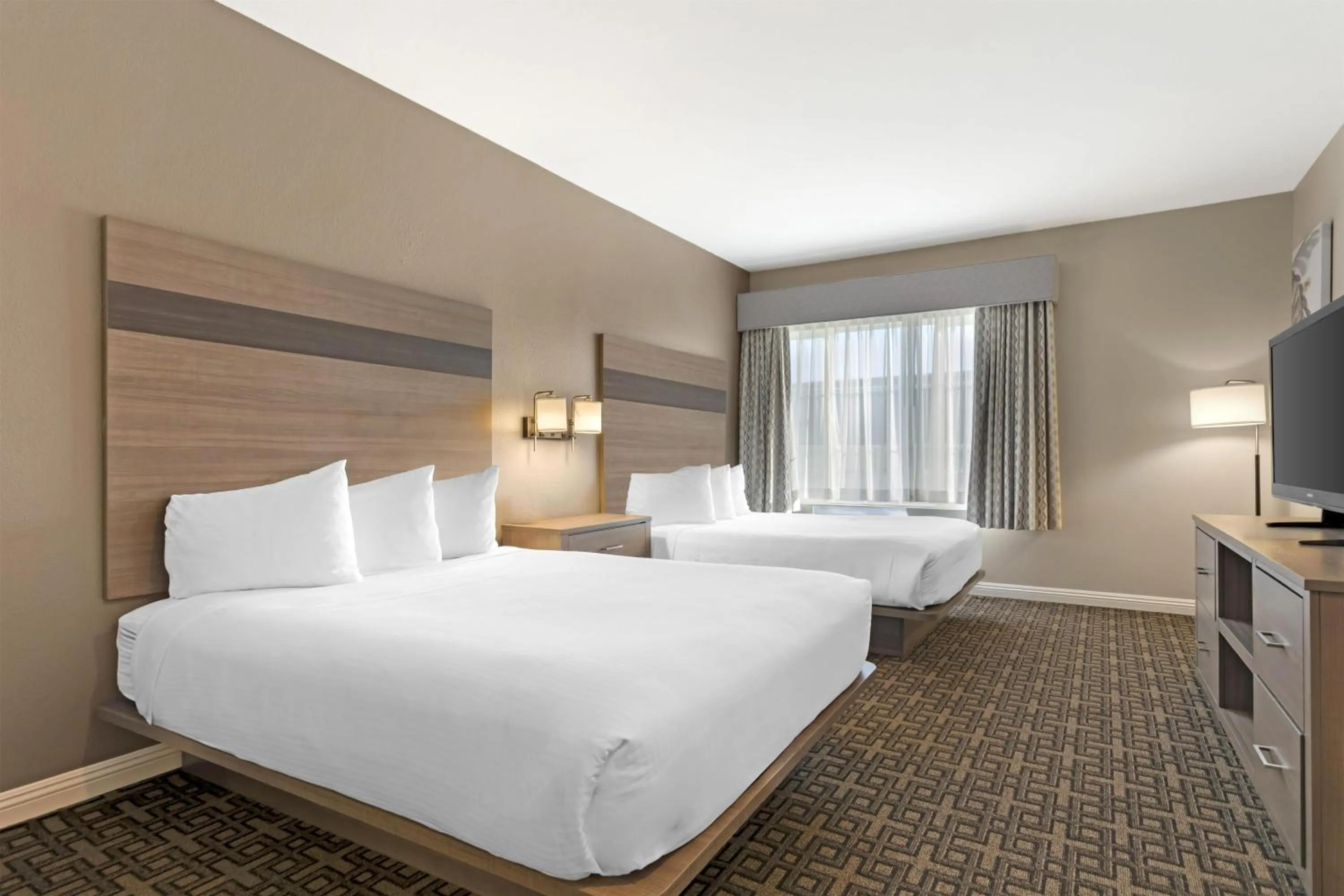 Photo of the whole room, Bed in Best Western Kettleman City Inn & Suites