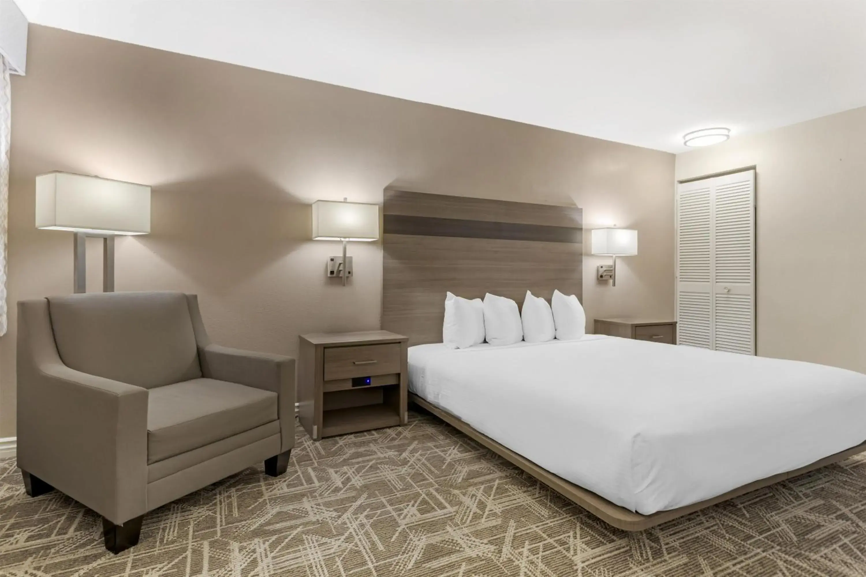 Bedroom, Bed in Best Western Kettleman City Inn & Suites Bedroom, Bed in Best Western Kettleman City Inn & Suites