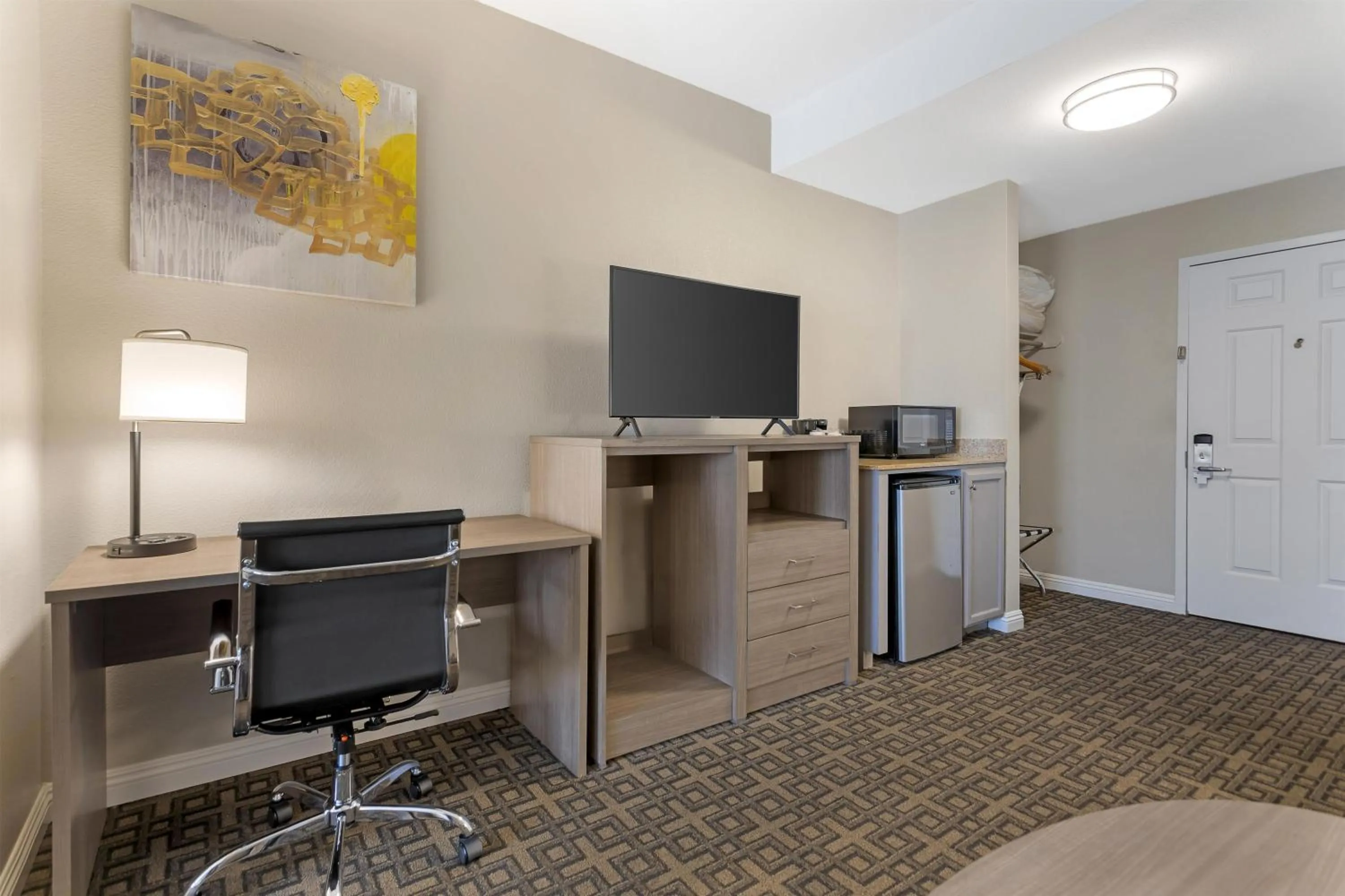 Photo of the whole room in Best Western Kettleman City Inn & Suites