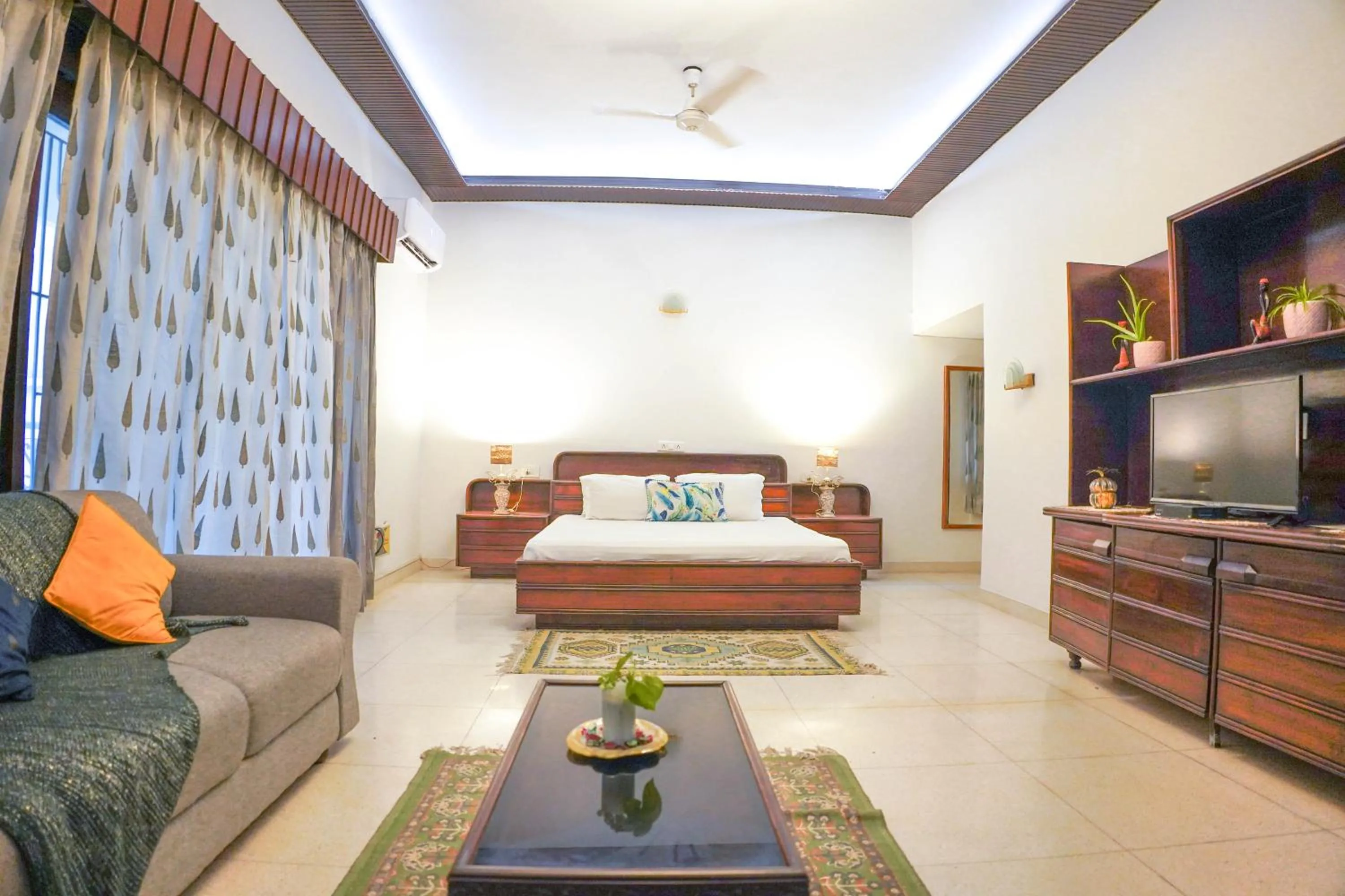 Deluxe Suite in The Bougainvillea Bed & Breakfast